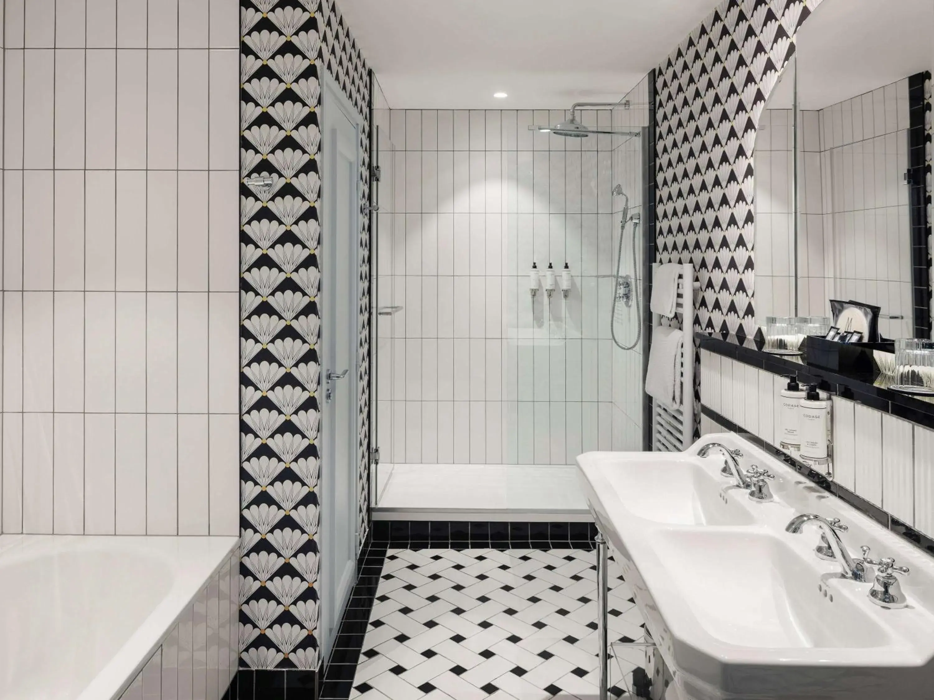 Bathroom in Le 1932 Hotel & Spa Cap d'Antibes - MGallery