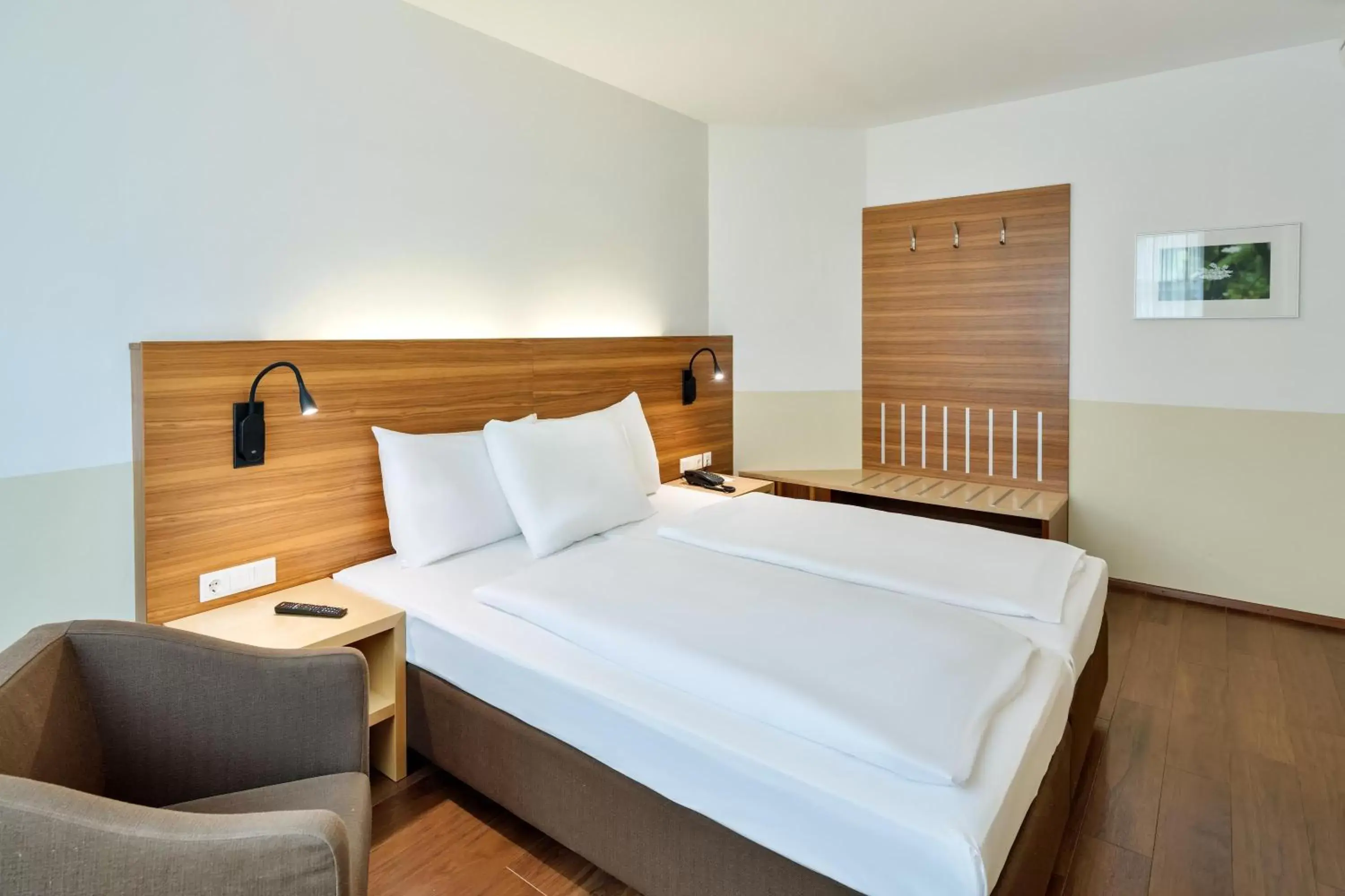 Bed in Austria Trend Hotel beim Theresianum Wien