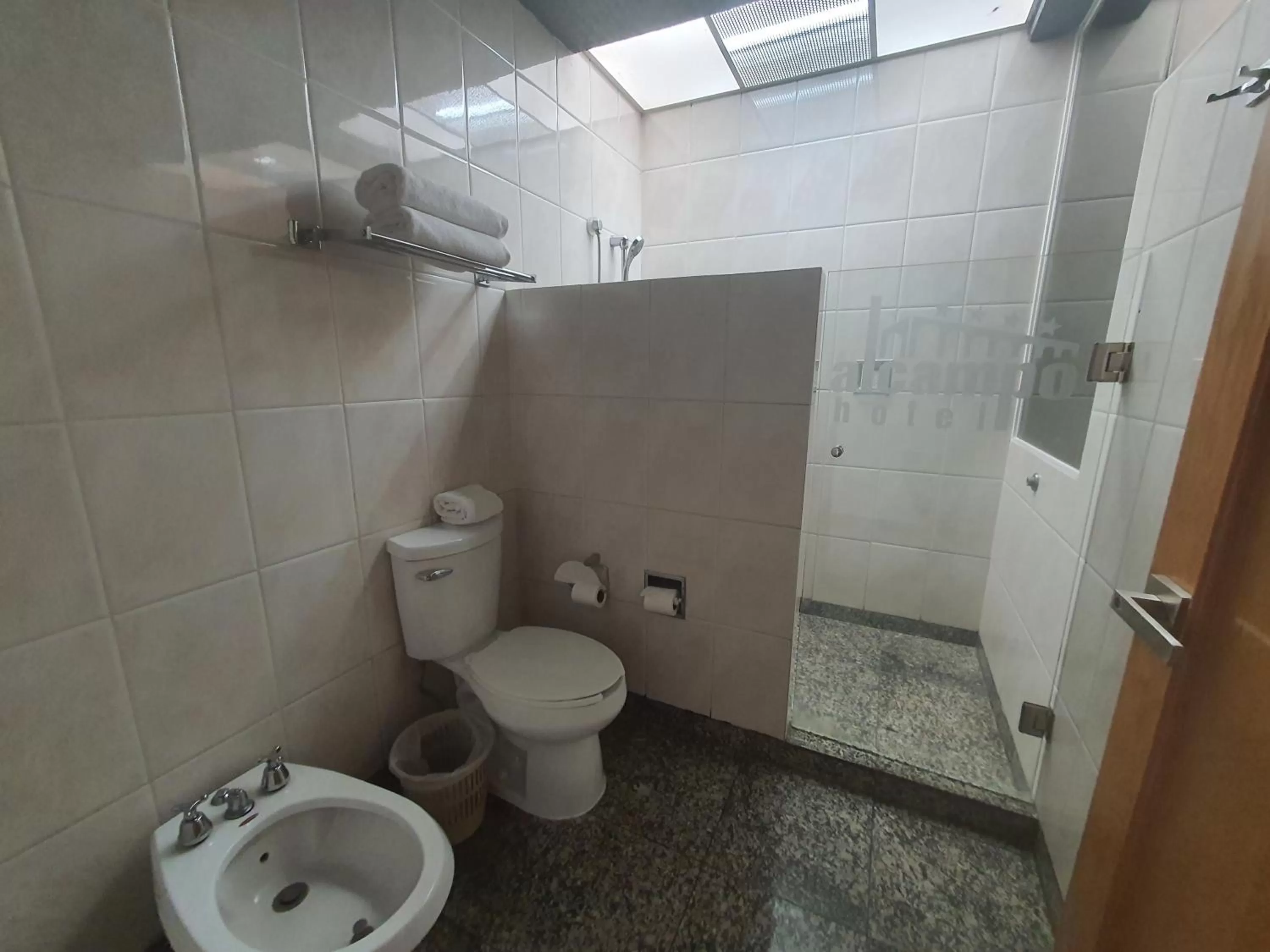 Bathroom in Hotel Alcampo