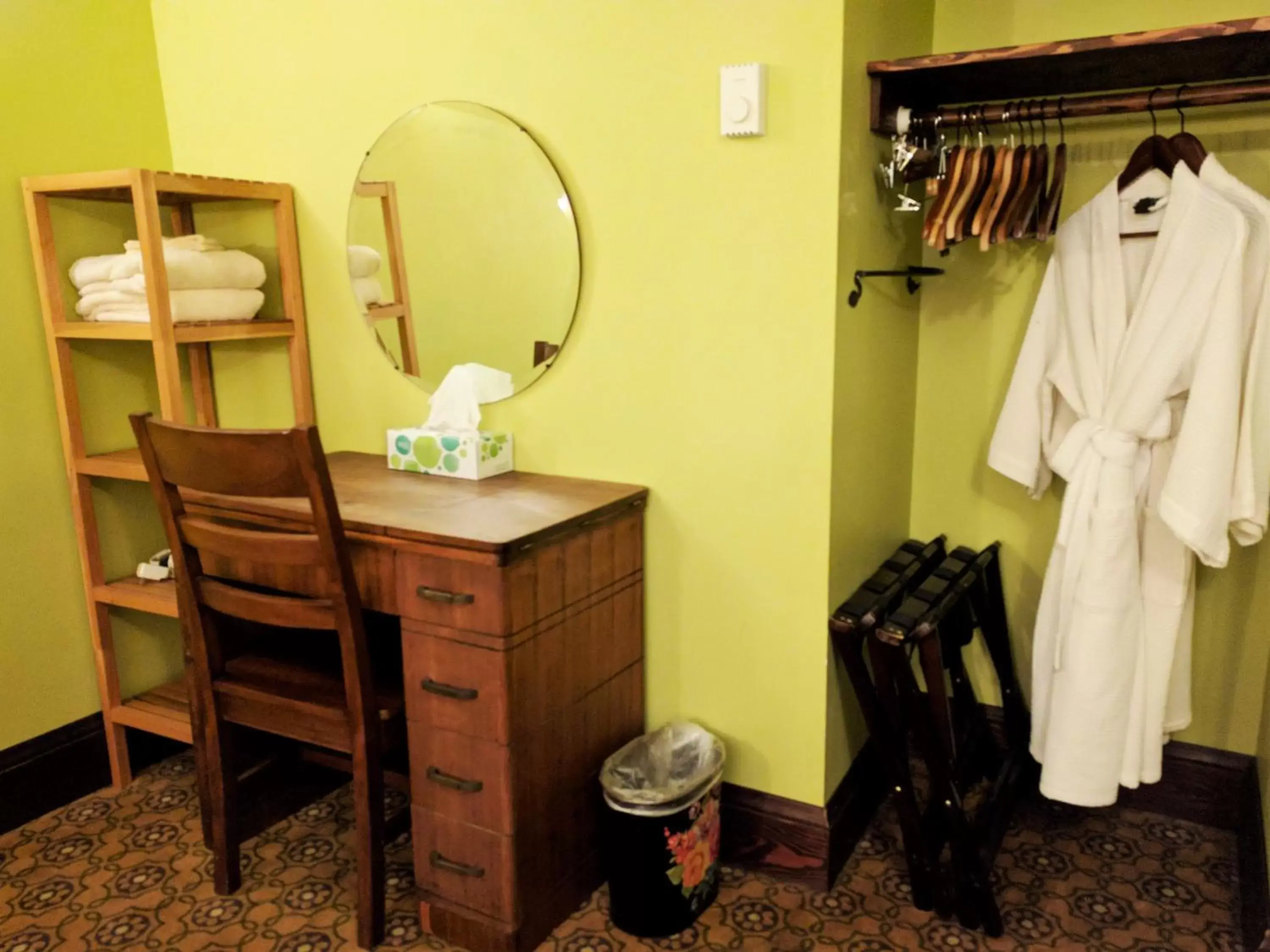 wardrobe, Bathroom in Bluebird Guesthouse