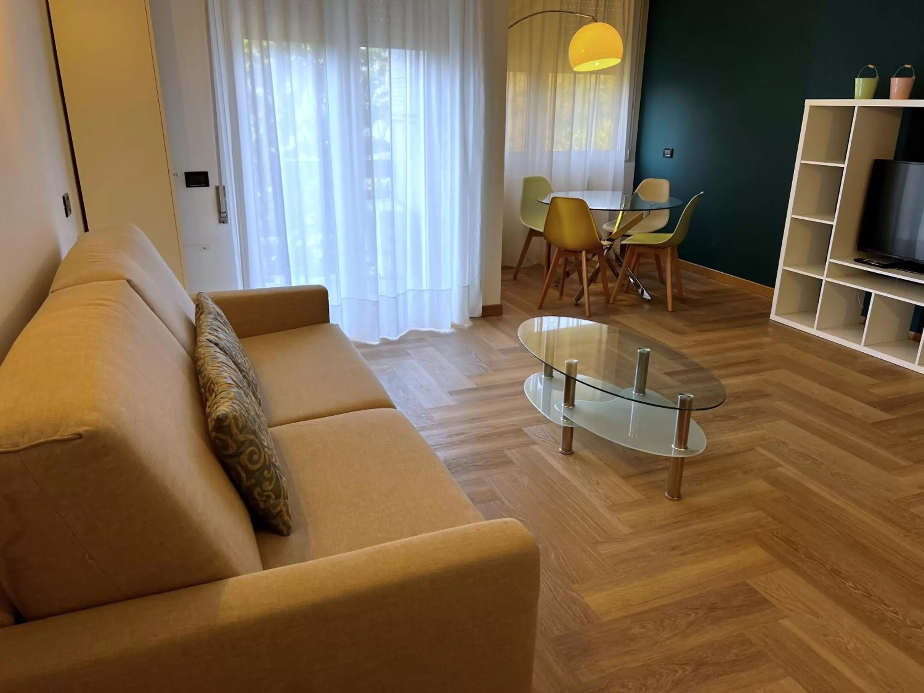 Living room, Seating Area in Front Lake Apartment Bardolino