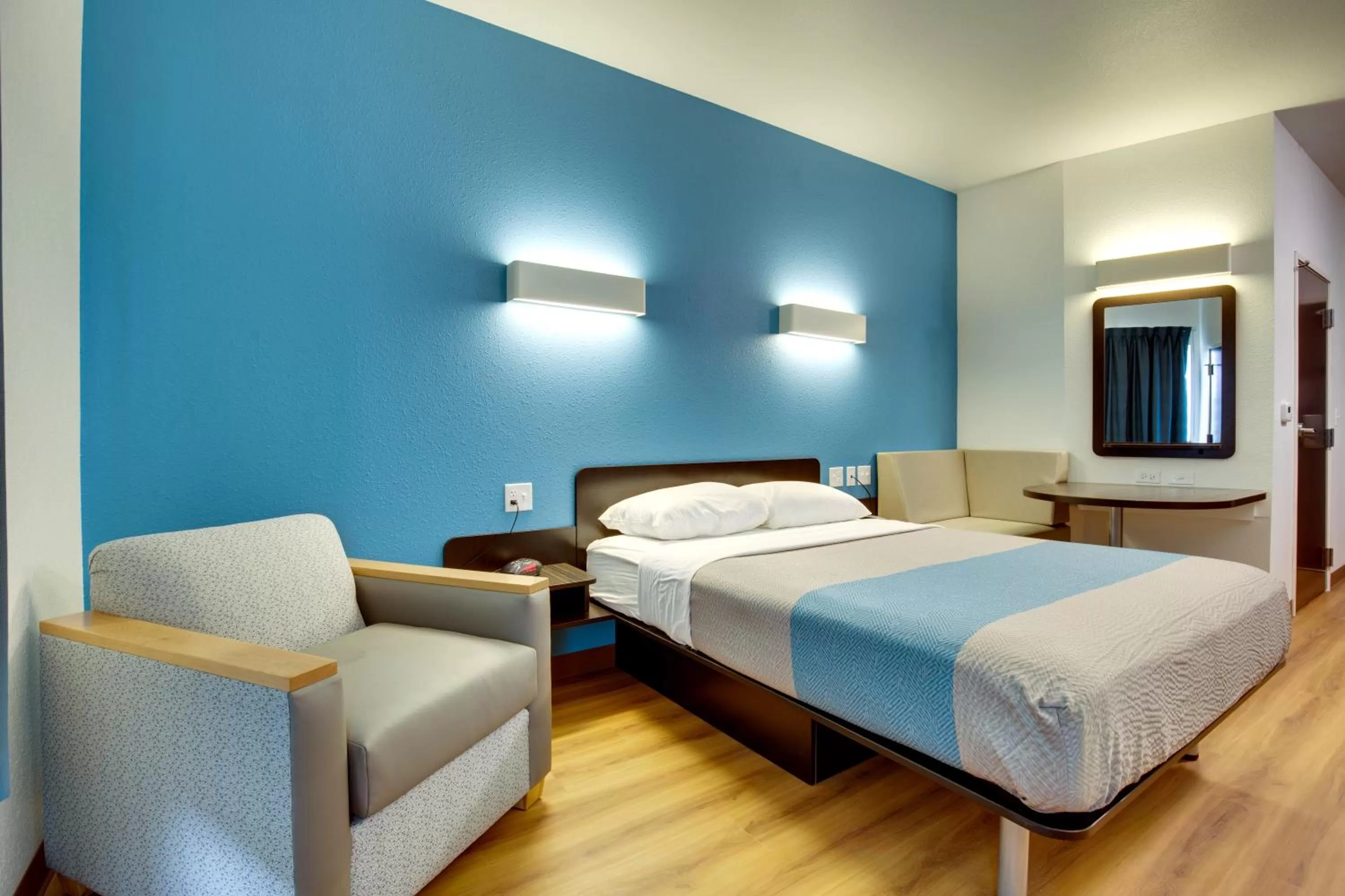 Bedroom, Bed in Motel 6 Poplar Bluff, MO