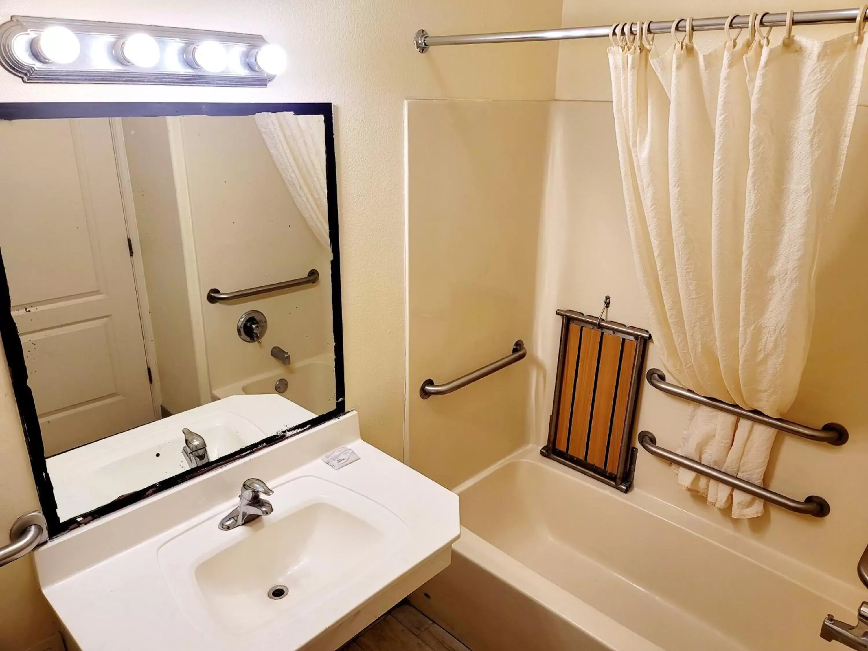 Shower, Bathroom in Casa Bella Hotel and Suites