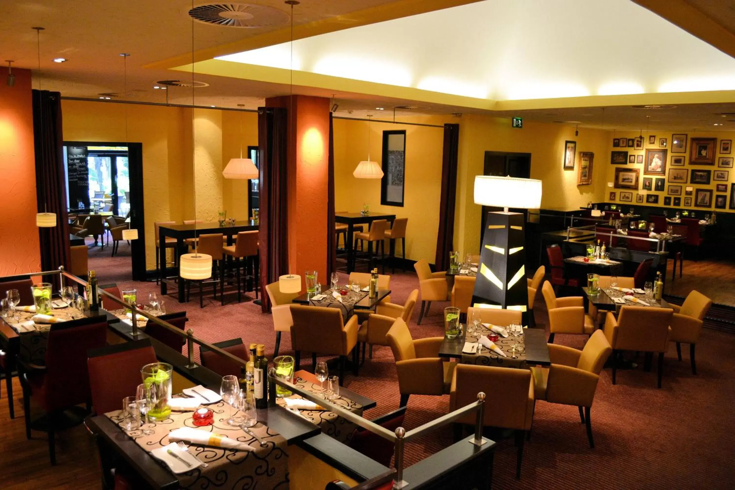 Restaurant/Places to Eat in Courtyard by Marriott Düsseldorf Seestern