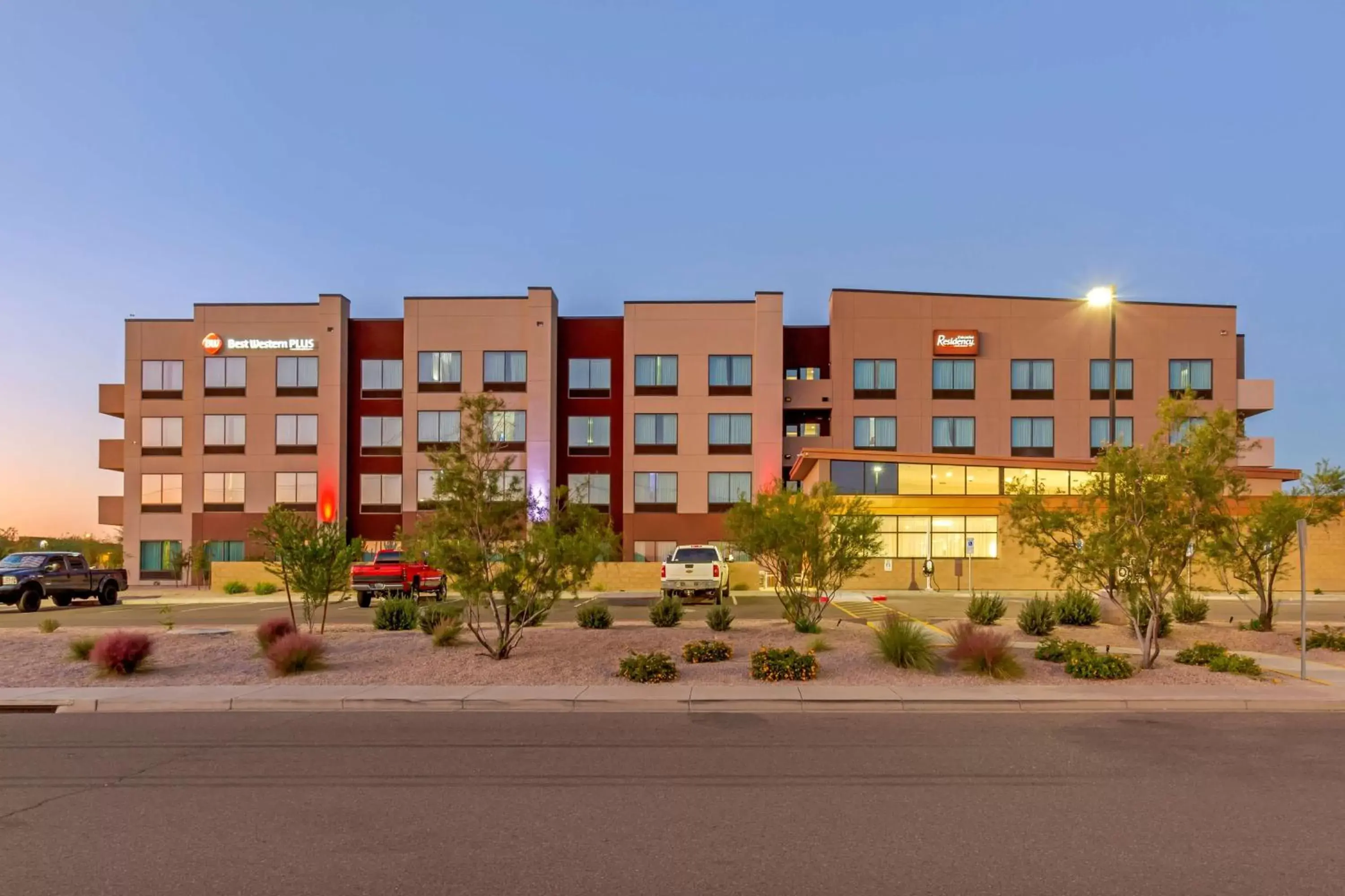 Property Building in Best Western Plus Executive Residency Phoenix North Happy Valley