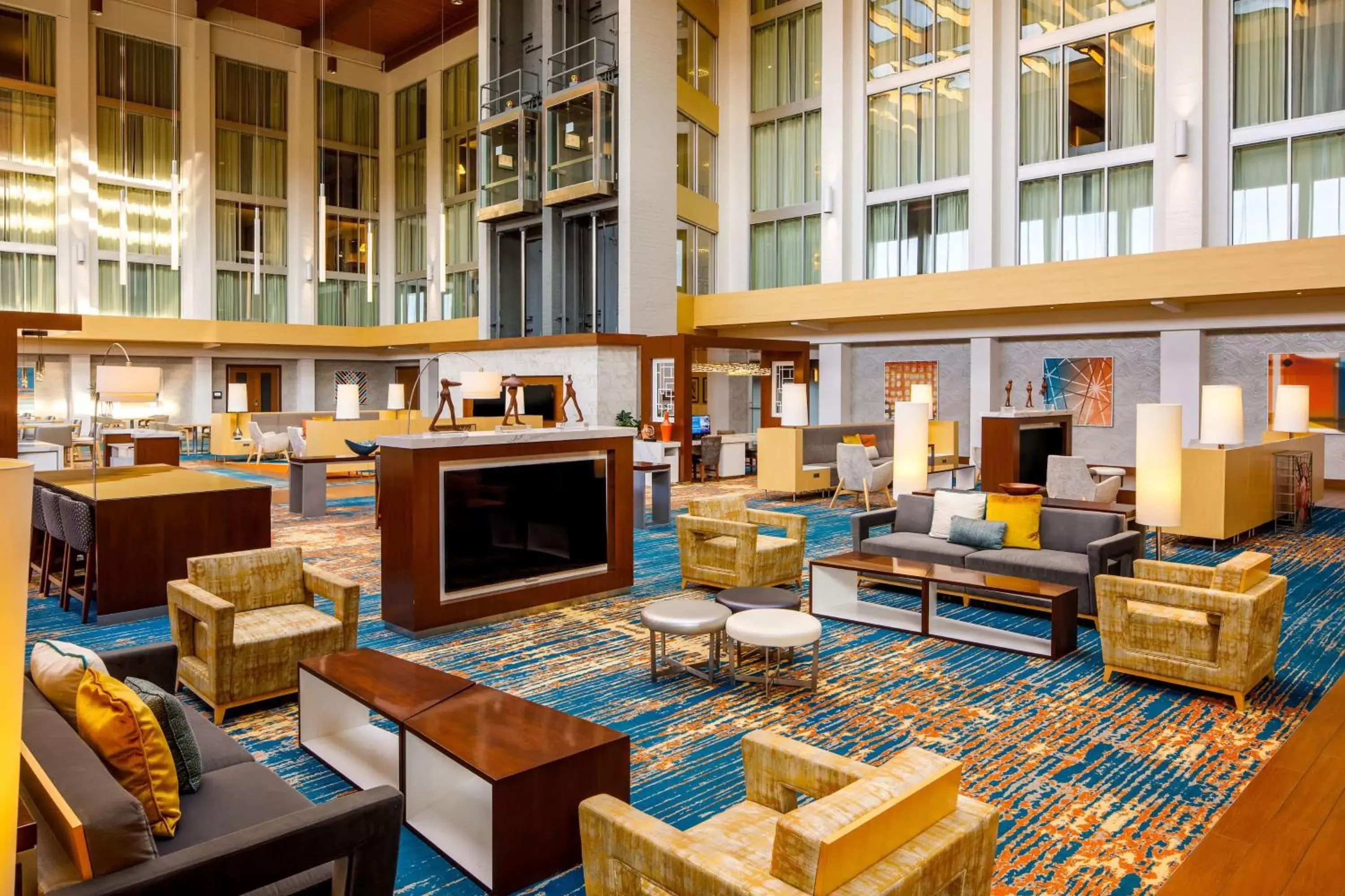 Lobby or reception, Seating Area in DoubleTree by Hilton Pittsburgh - Cranberry