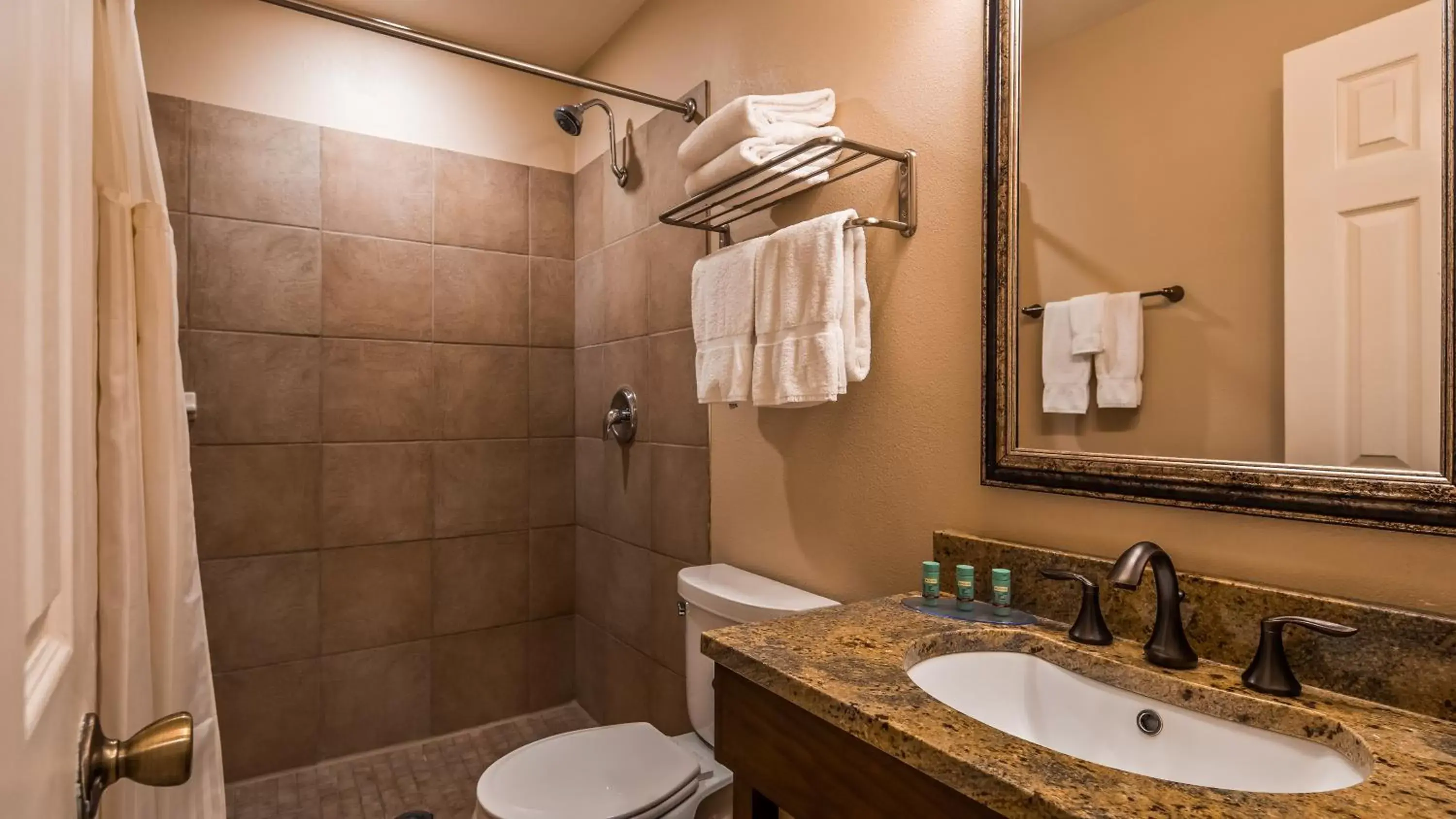 Shower, Bathroom in Best Western Tyrolean Lodge