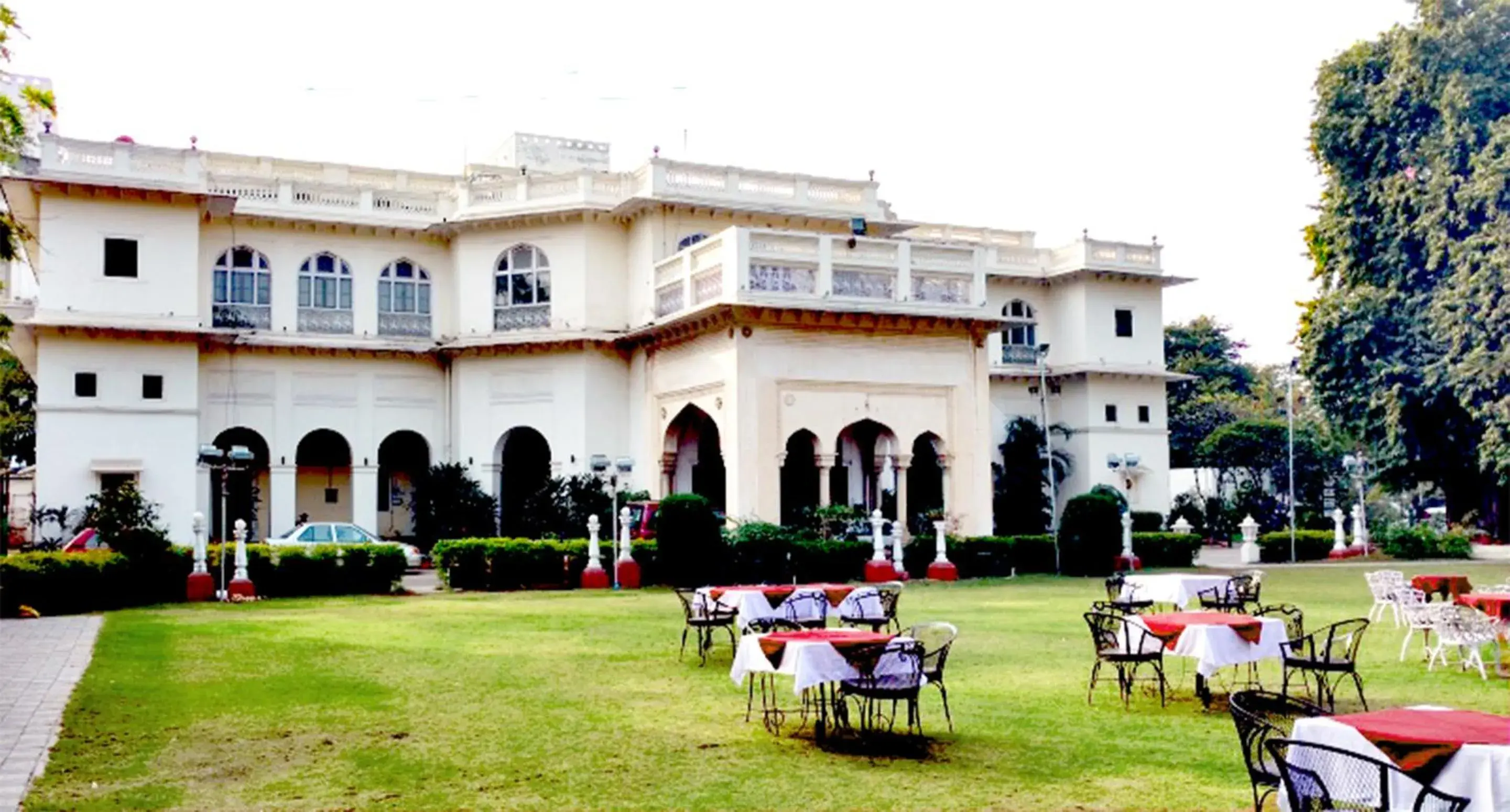 Facade/entrance in Hari Mahal Palace by Pachar Group Facade/entrance in Hari Mahal Palace by Pachar Group