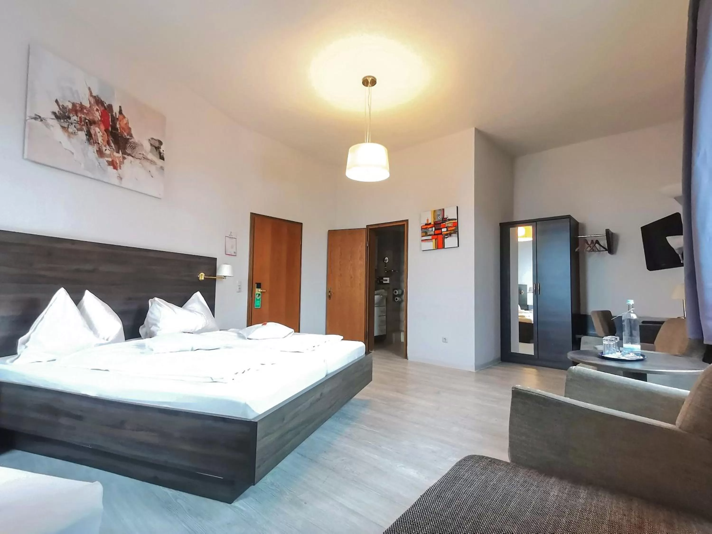 Bed in Hotel Kitzinger Hof an der B8