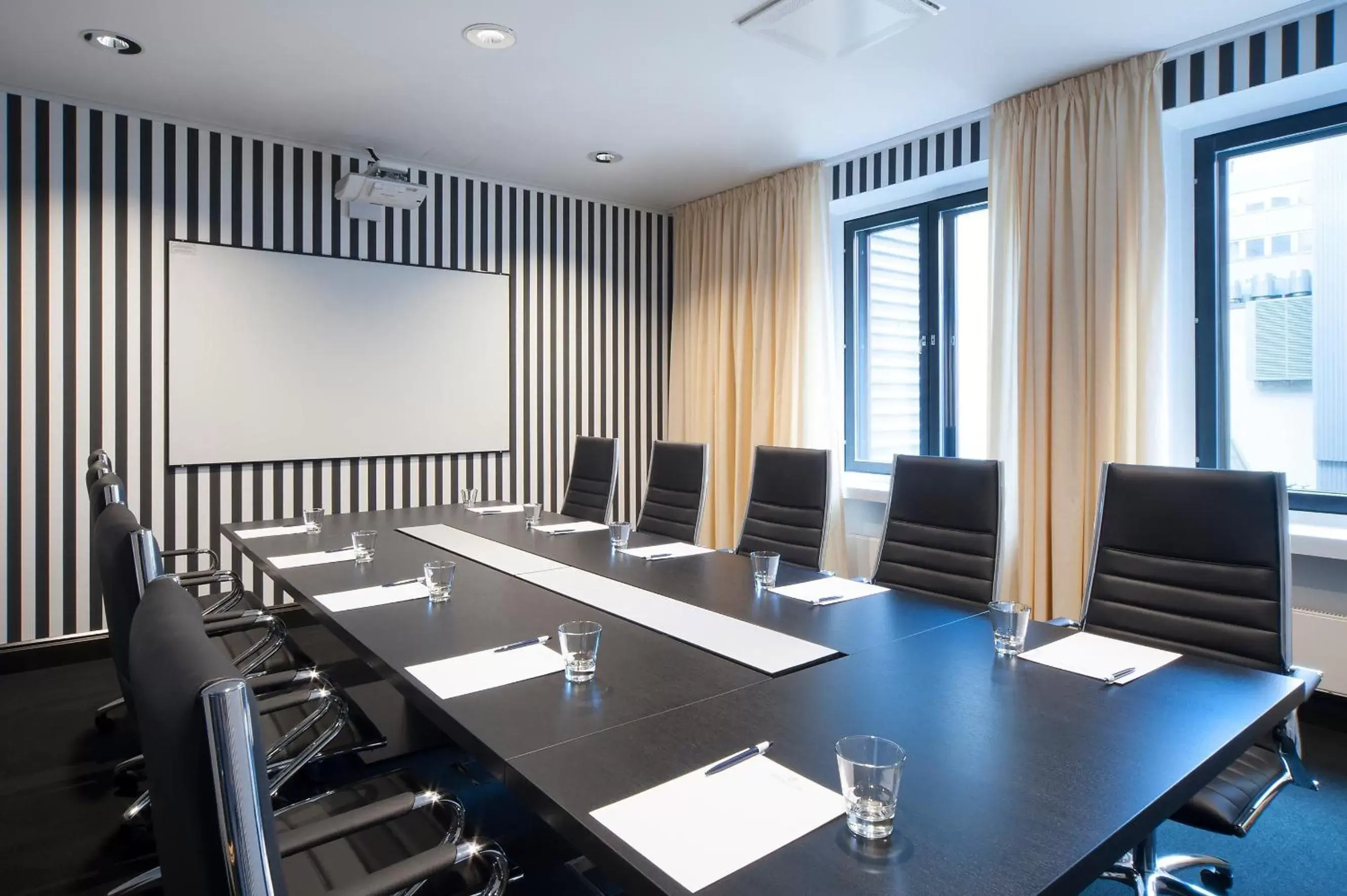 Business facilities in Solo Sokos Hotel Lahden Seurahuone