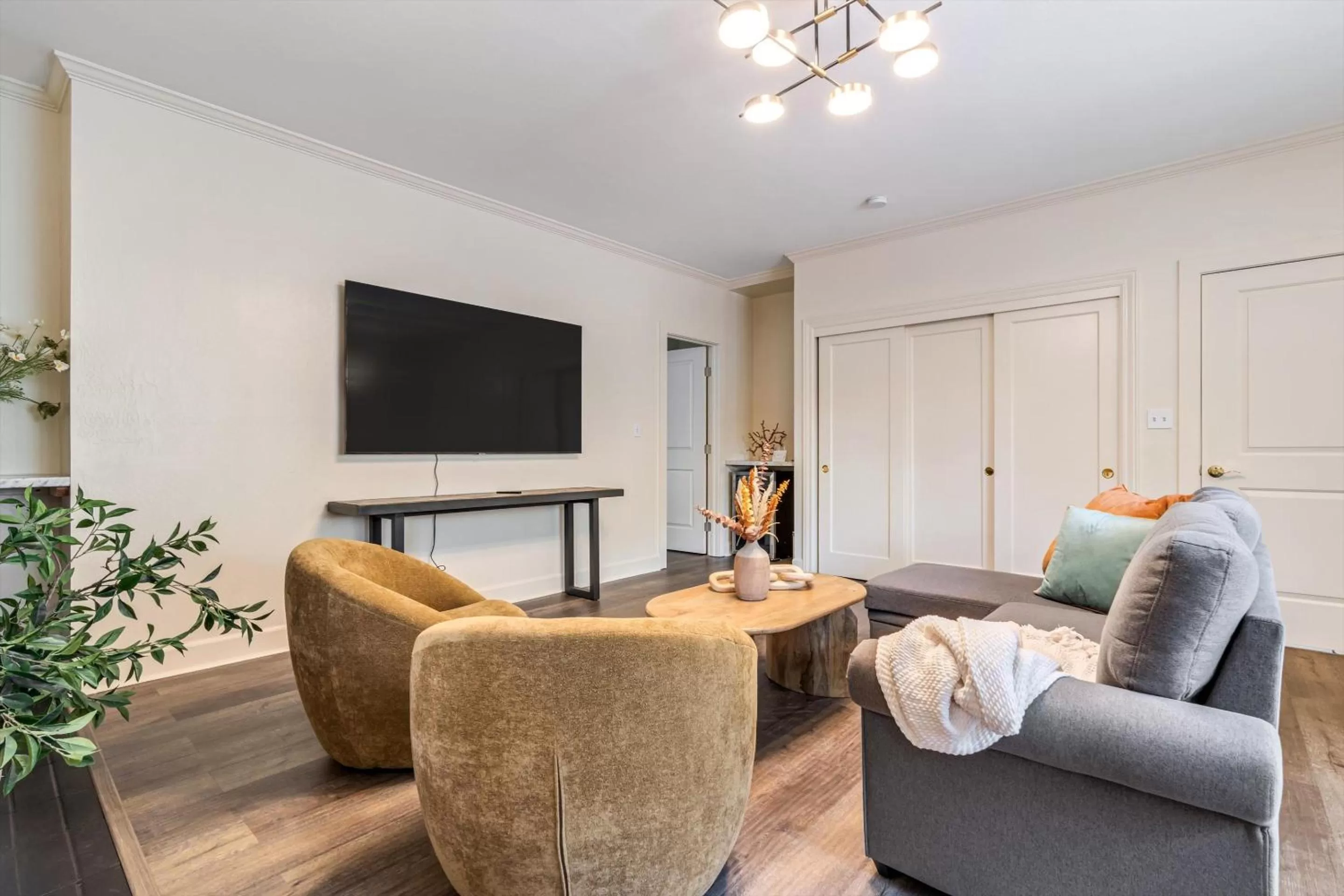 Cinnamon Bear Creekside Inn