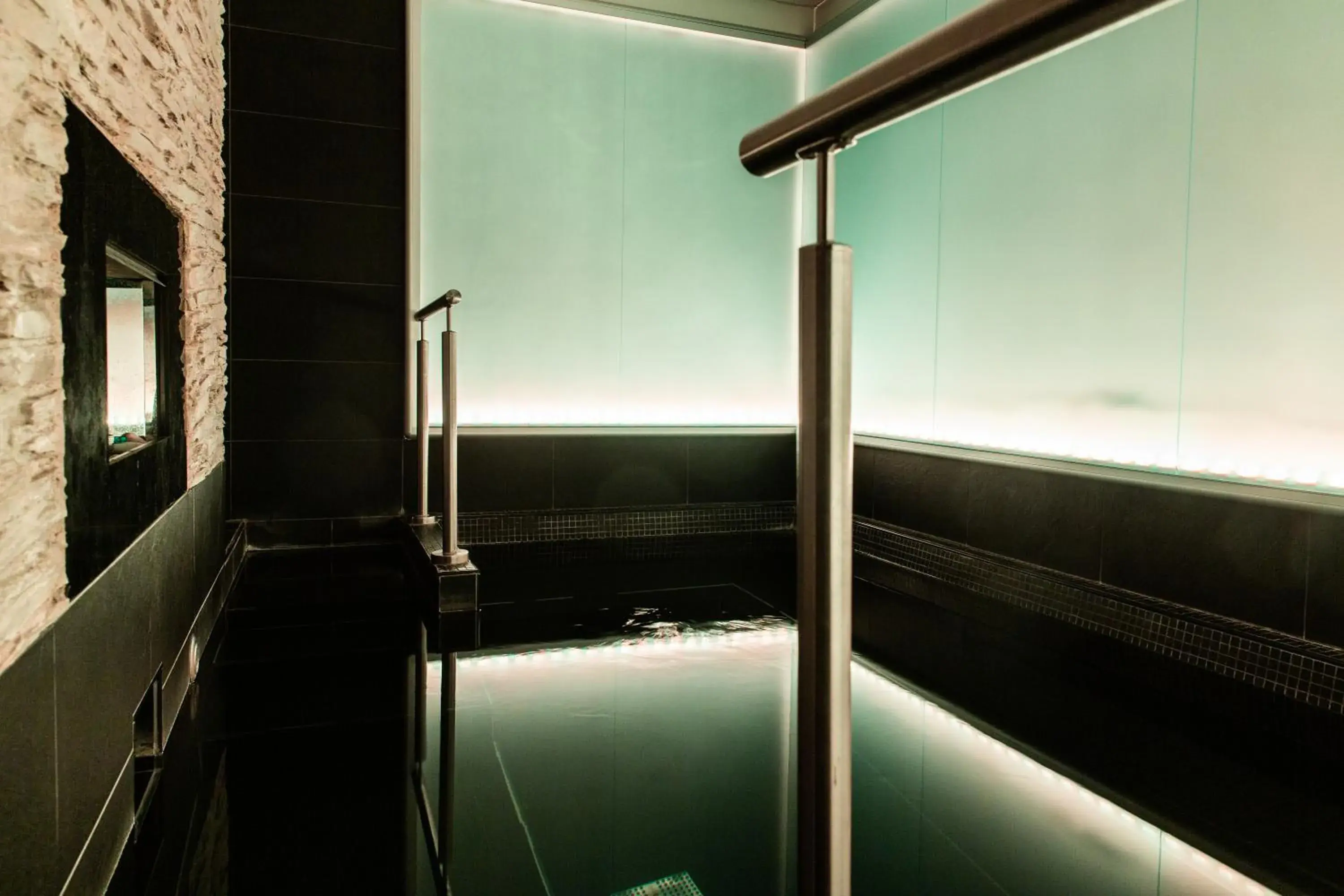 Hot Tub, Swimming Pool in Hotel Selfoss & Spa