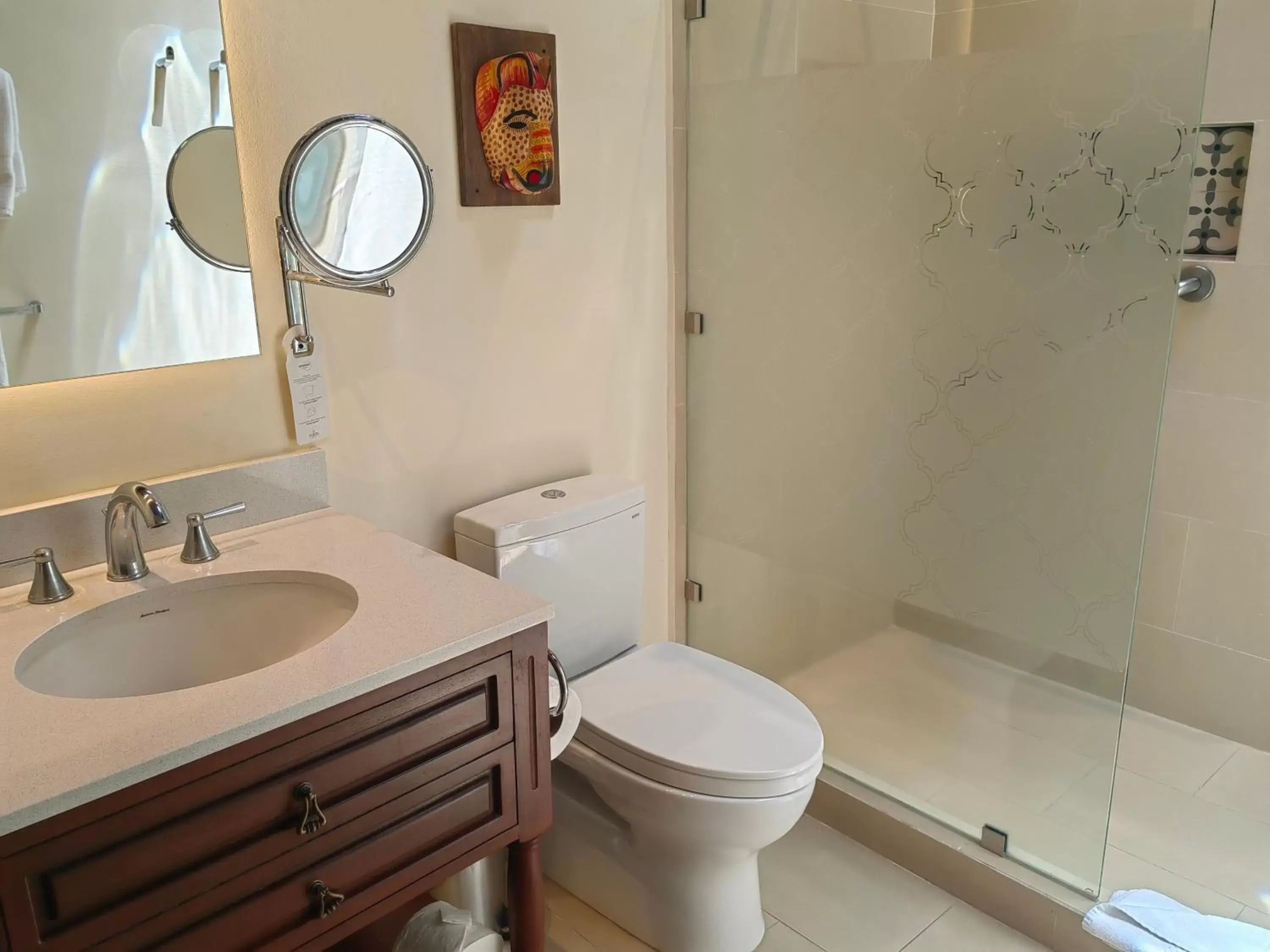 Toilet, Bathroom in Porta Hotel Antigua