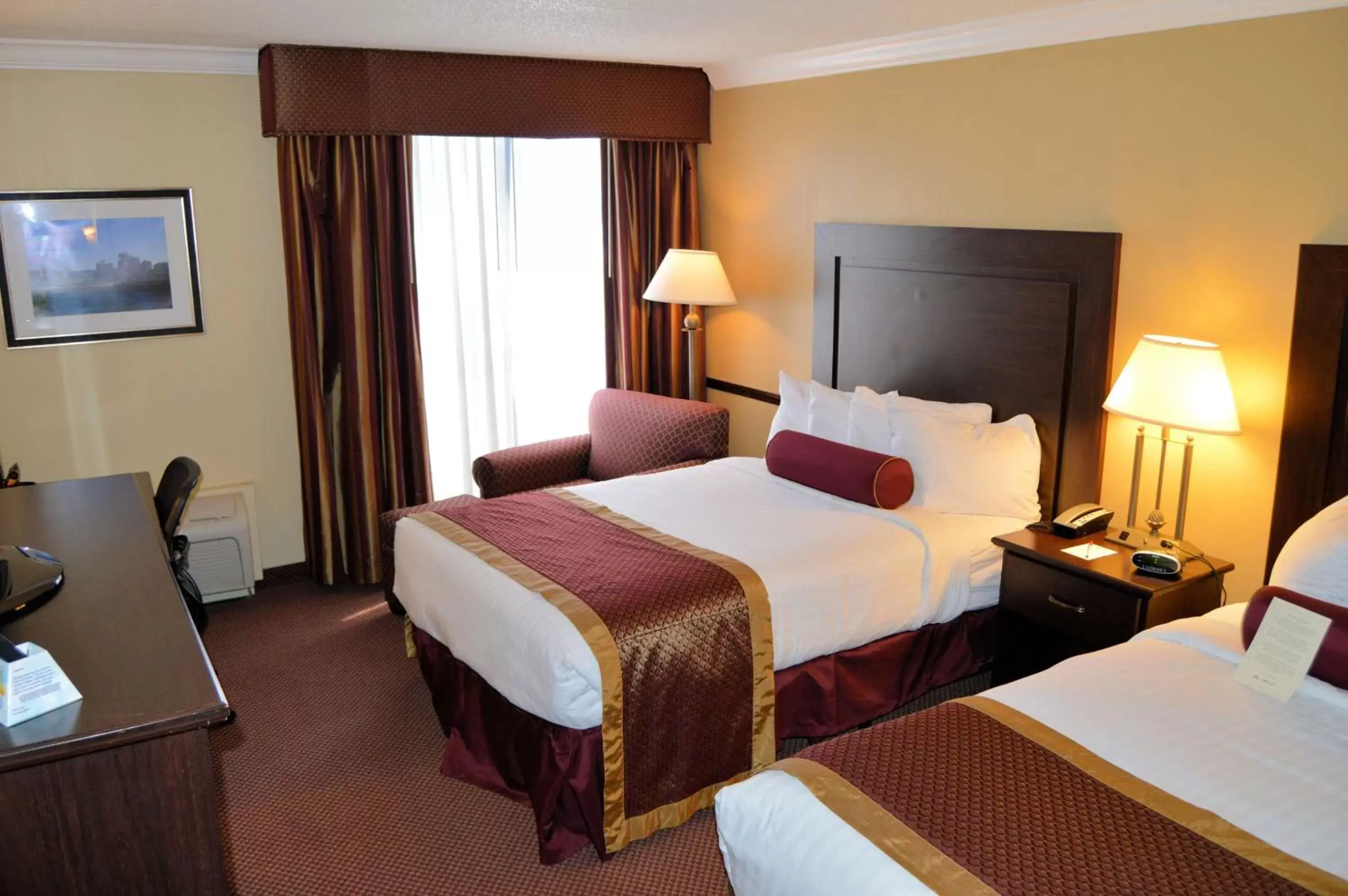 Photo of the whole room, Bed in Best Western Plus Wilkes Barre Center City