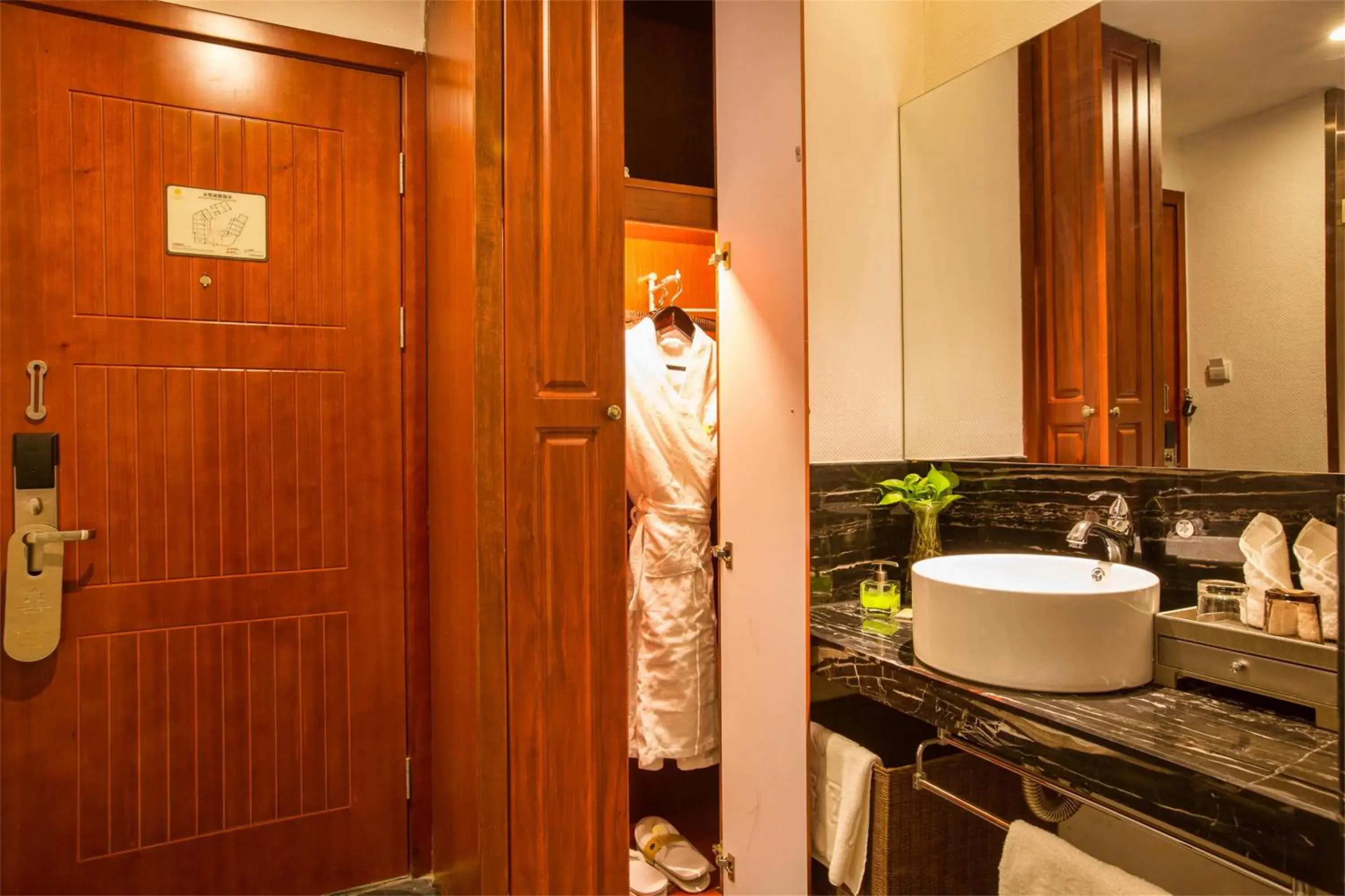 Bedroom, Bathroom in Yurong West-Lake-Cottage Holiday Hotel Hangzhou