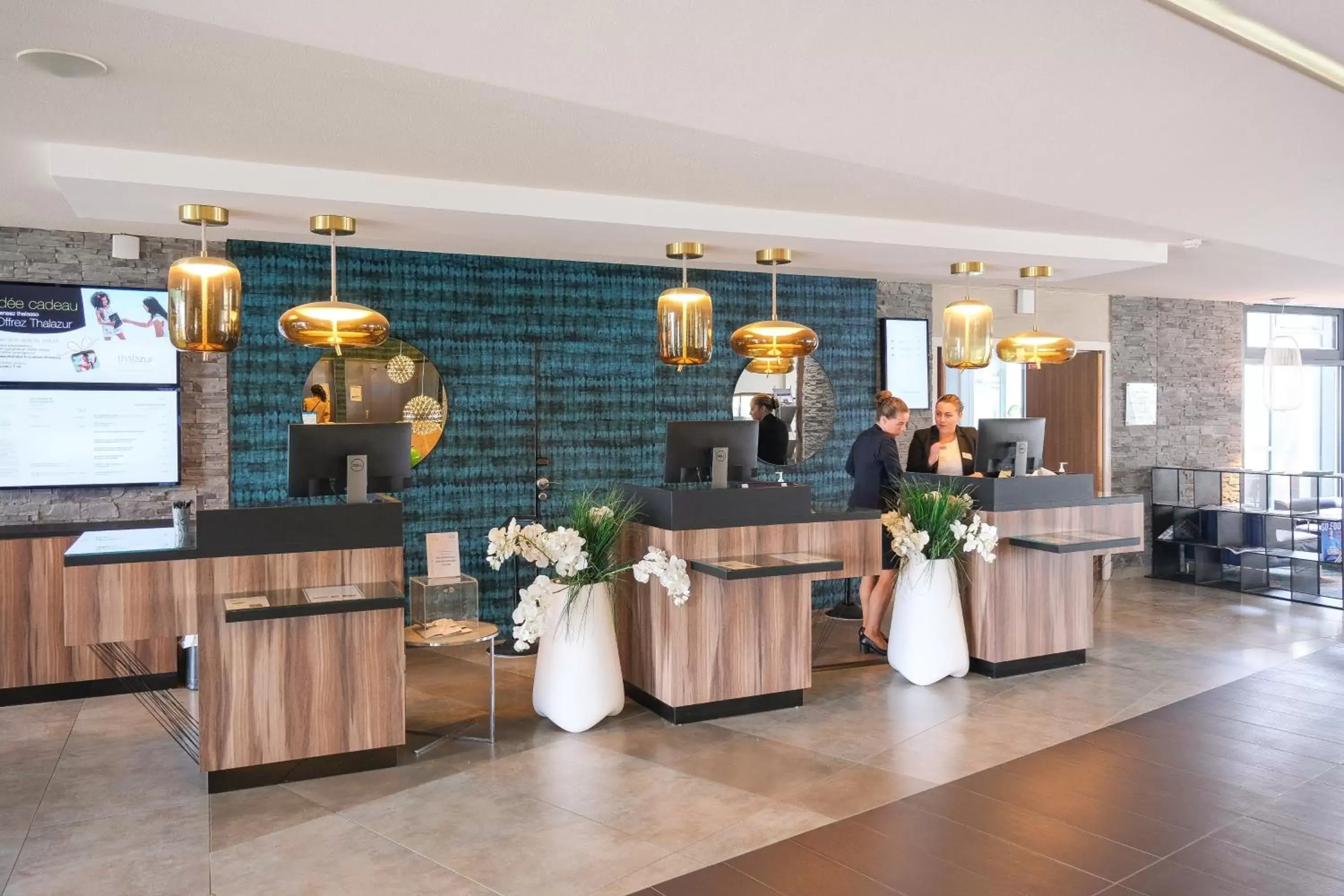 Lobby or reception in Thalazur Cabourg - Hôtel & Spa