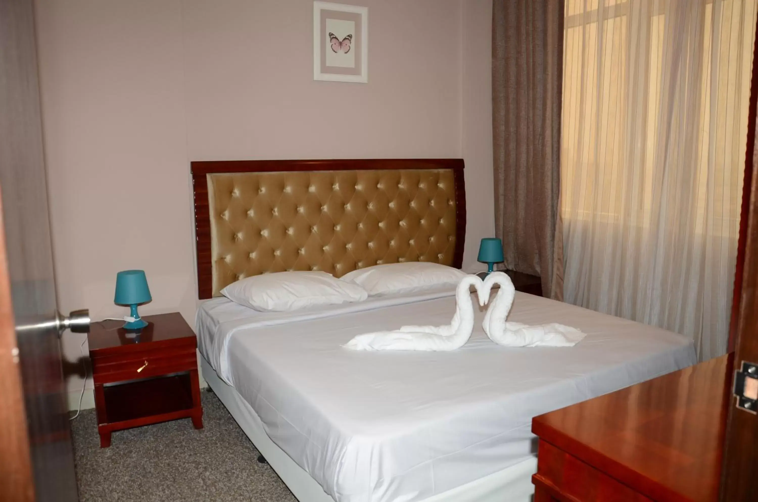 Photo of the whole room, Bed in Continental Inn Hotel Al Farwaniya