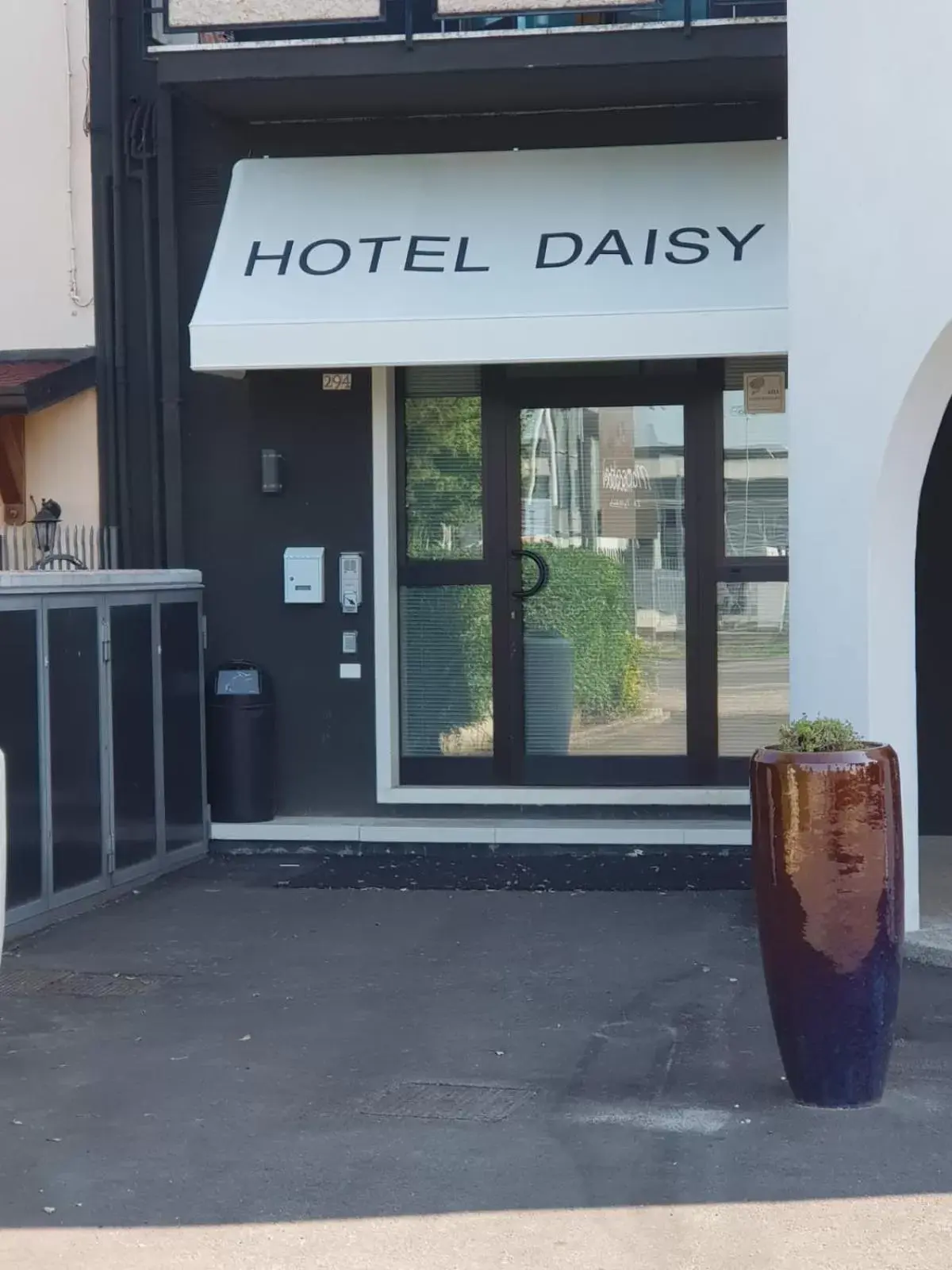 Property building in Hotel Daisy