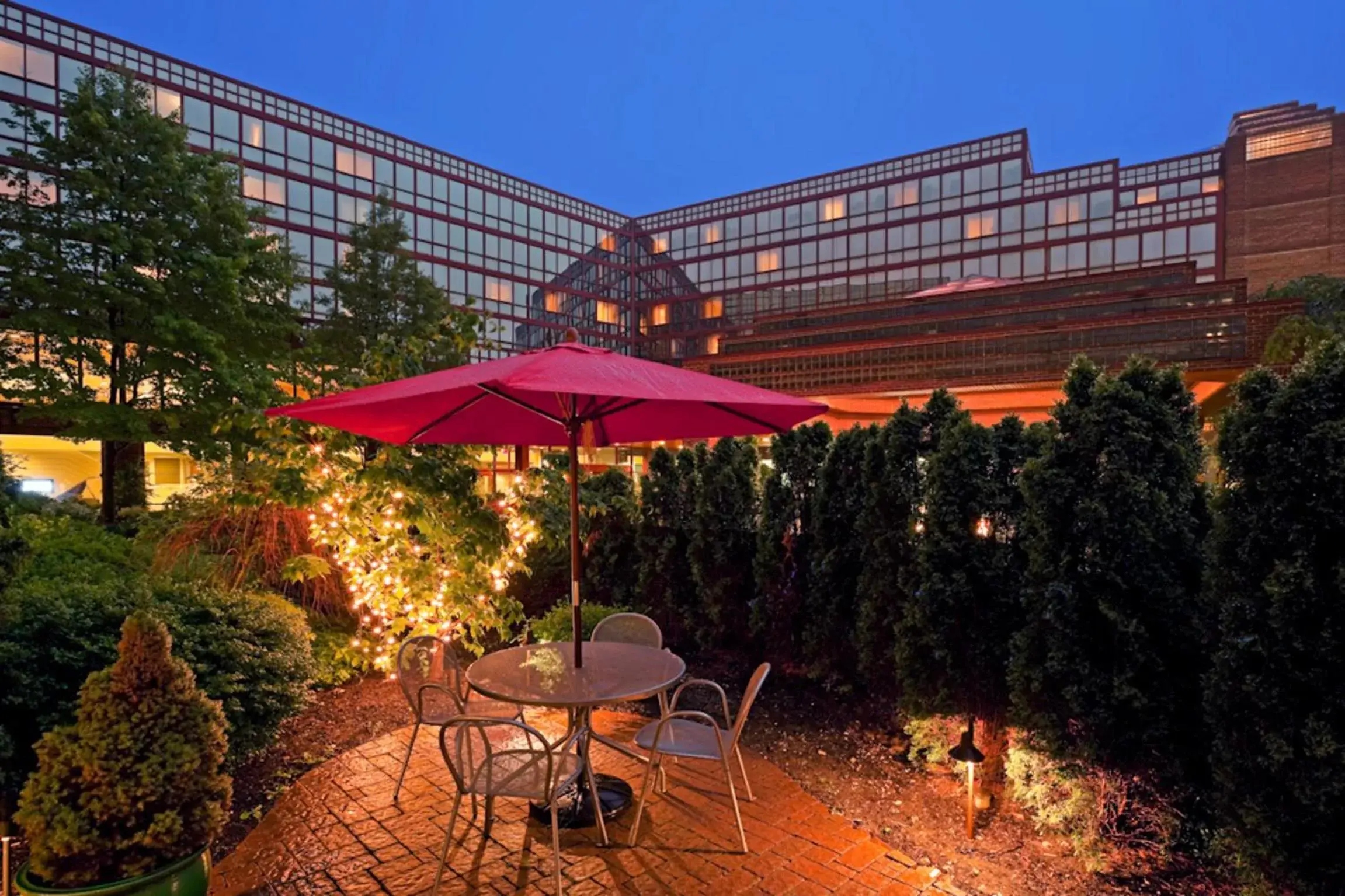 Balcony/Terrace in LaGuardia Plaza Hotel