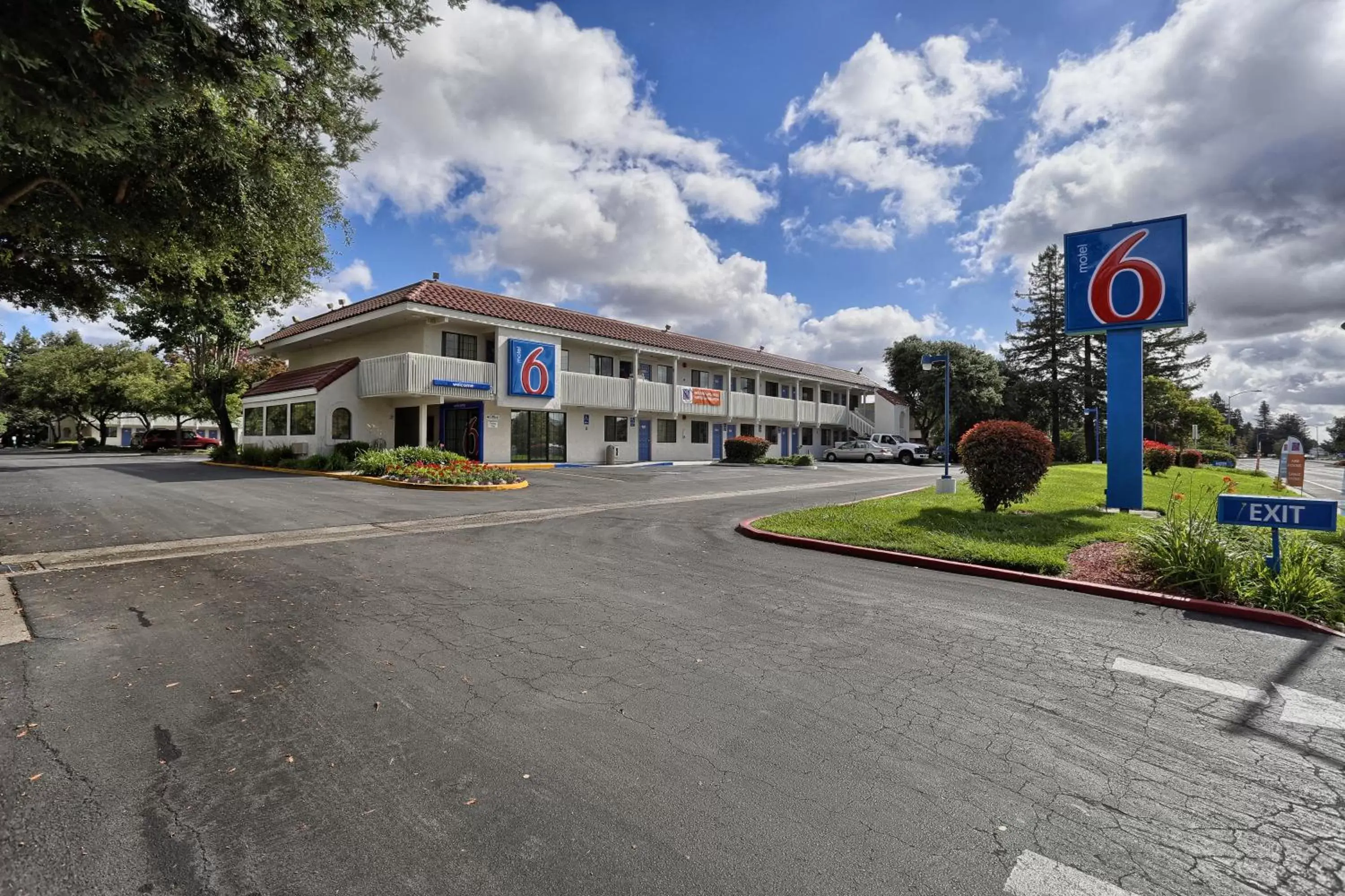 Facade/entrance, Property Building in Motel 6-Petaluma, CA