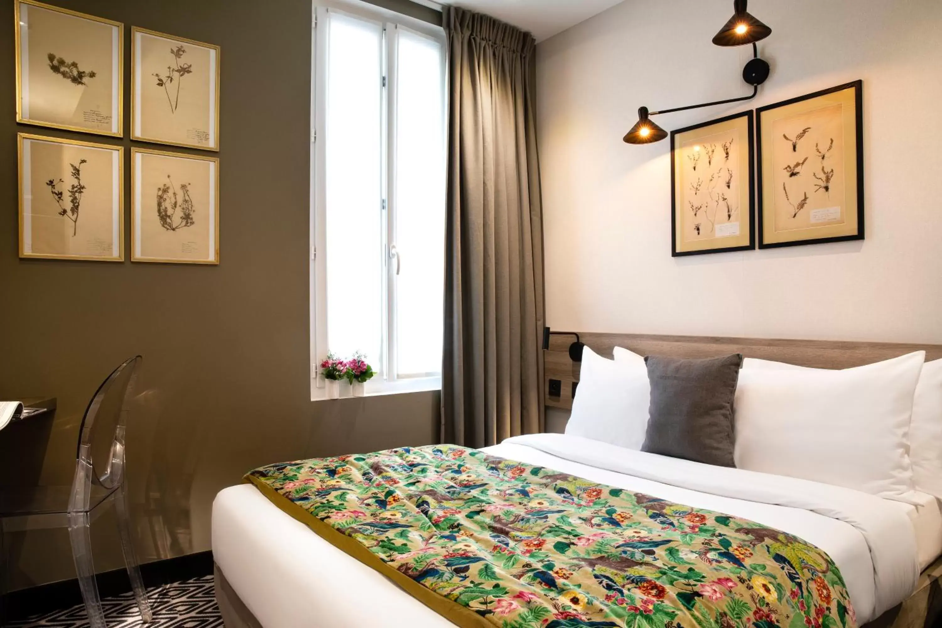 Photo of the whole room, Bed in Hôtel Maxim Quartier Latin
