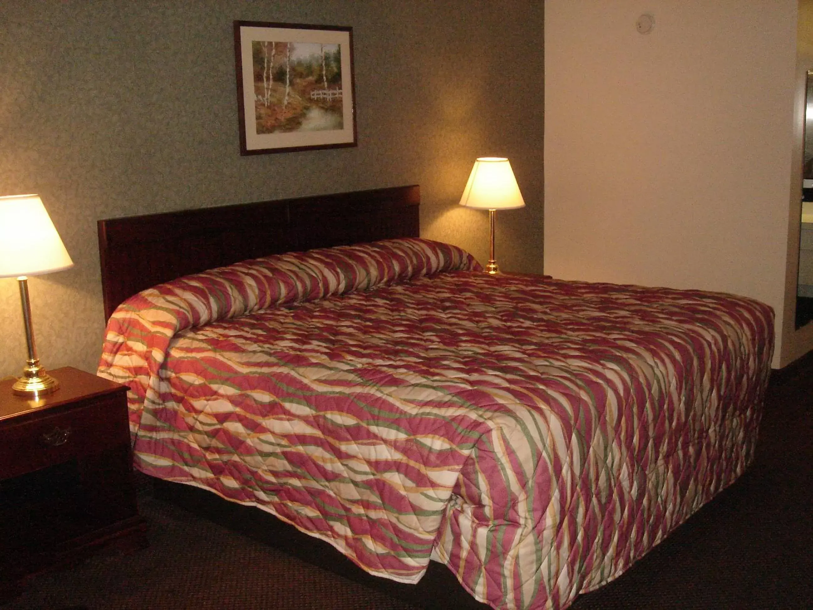 Bed in German Village Inn Motel