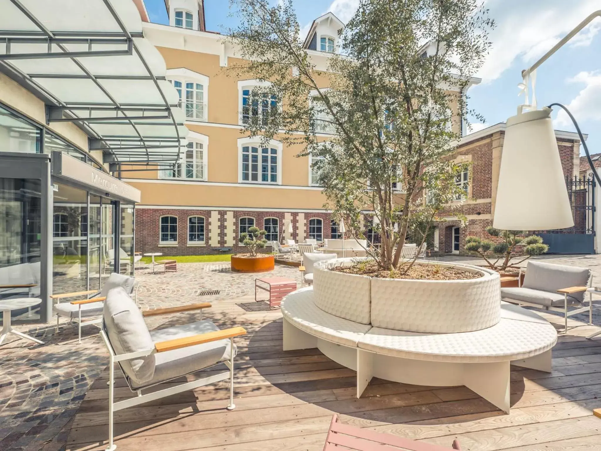 Patio in Mercure Troyes Centre