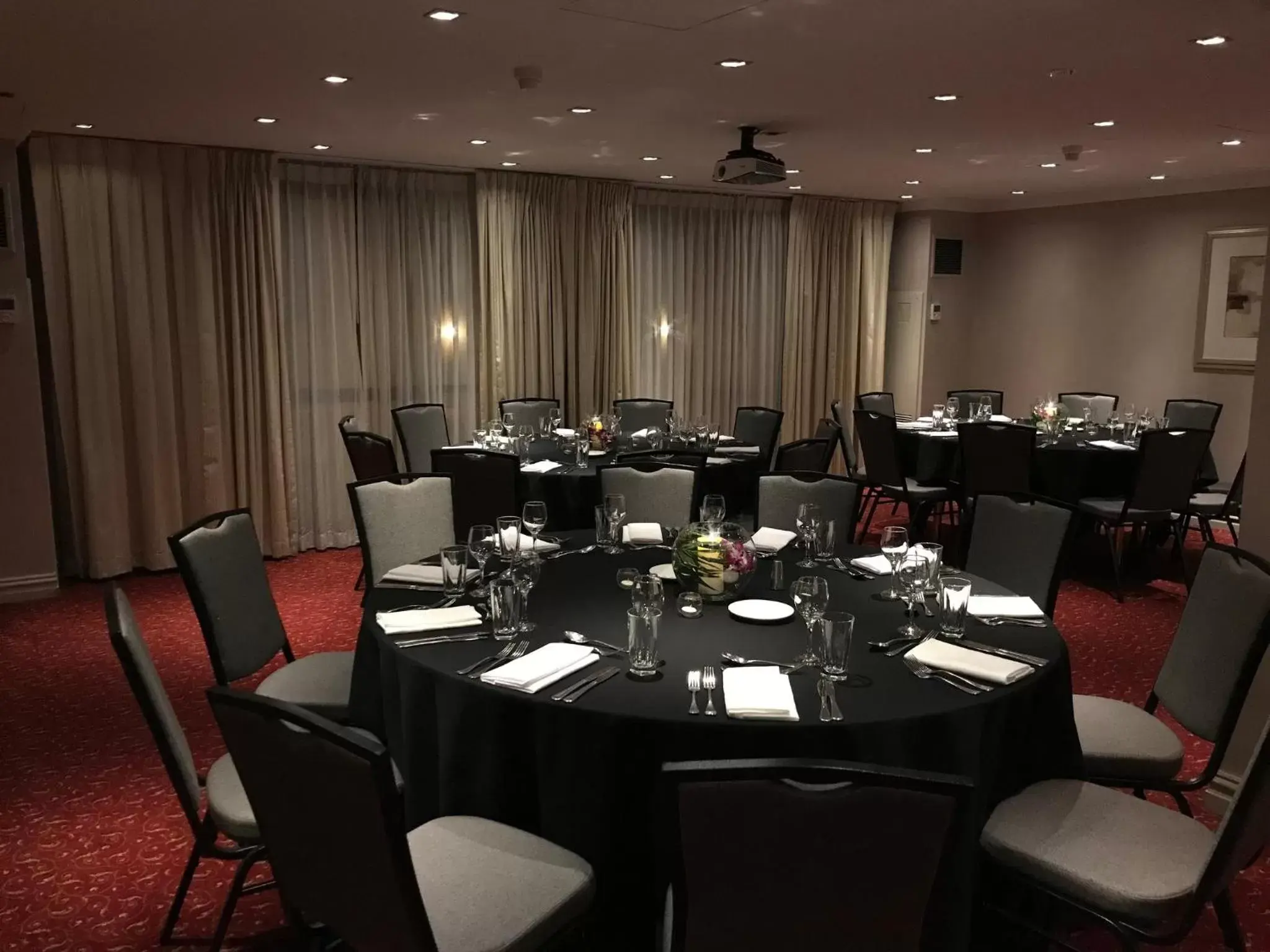 Meeting/conference room, Restaurant/Places to Eat in Holiday Inn Parramatta, an IHG Hotel