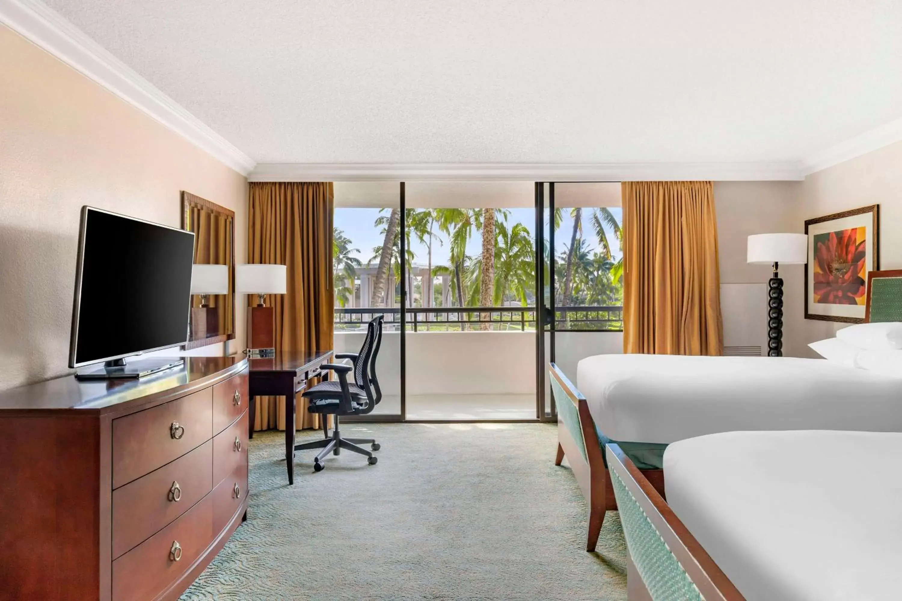 Bed, TV/Entertainment Center in Hilton Grand Vacations Club Ocean Tower Waikoloa Village