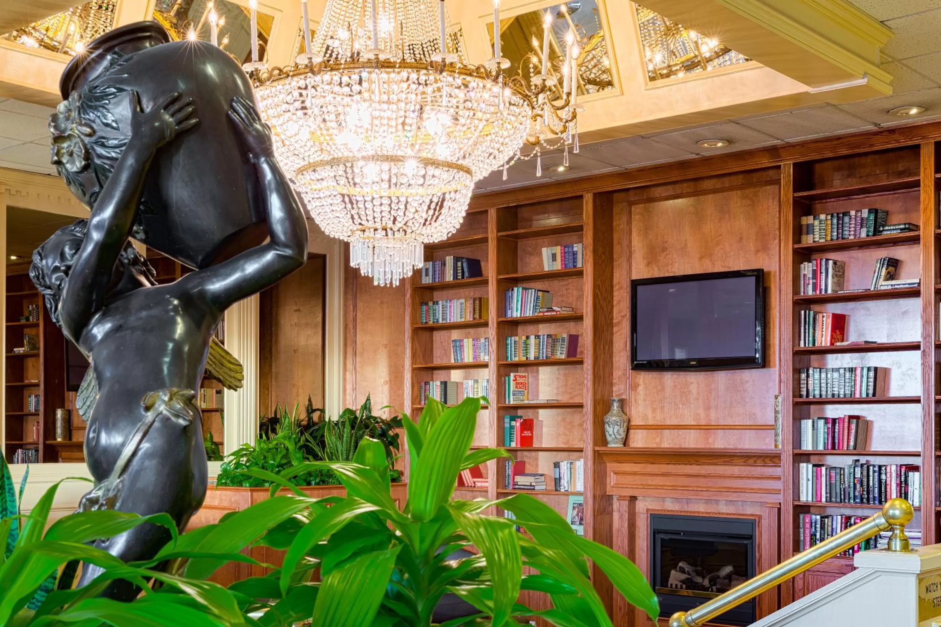 Communal lounge/ TV room in Park Inn By Radisson Sharon