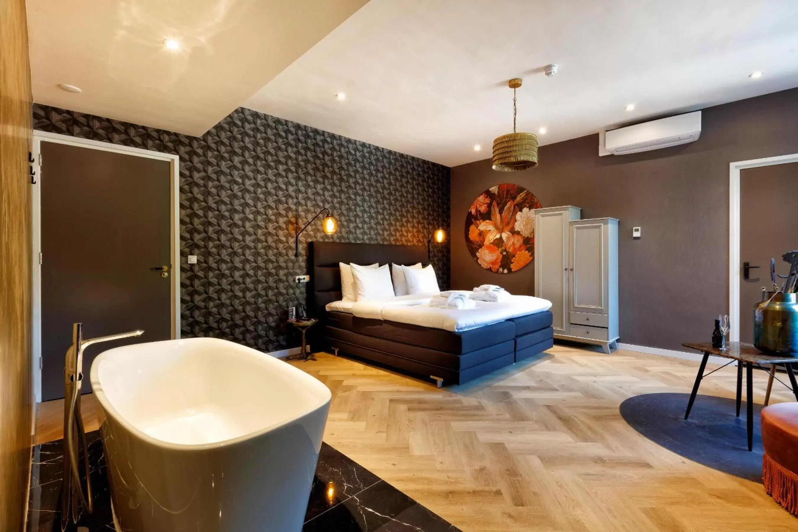 Bed, Bathroom in Hotel Karsten