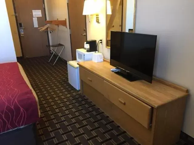 TV and multimedia, TV/Entertainment Center in Days Inn by Wyndham Hurricane/Zion National Park Area