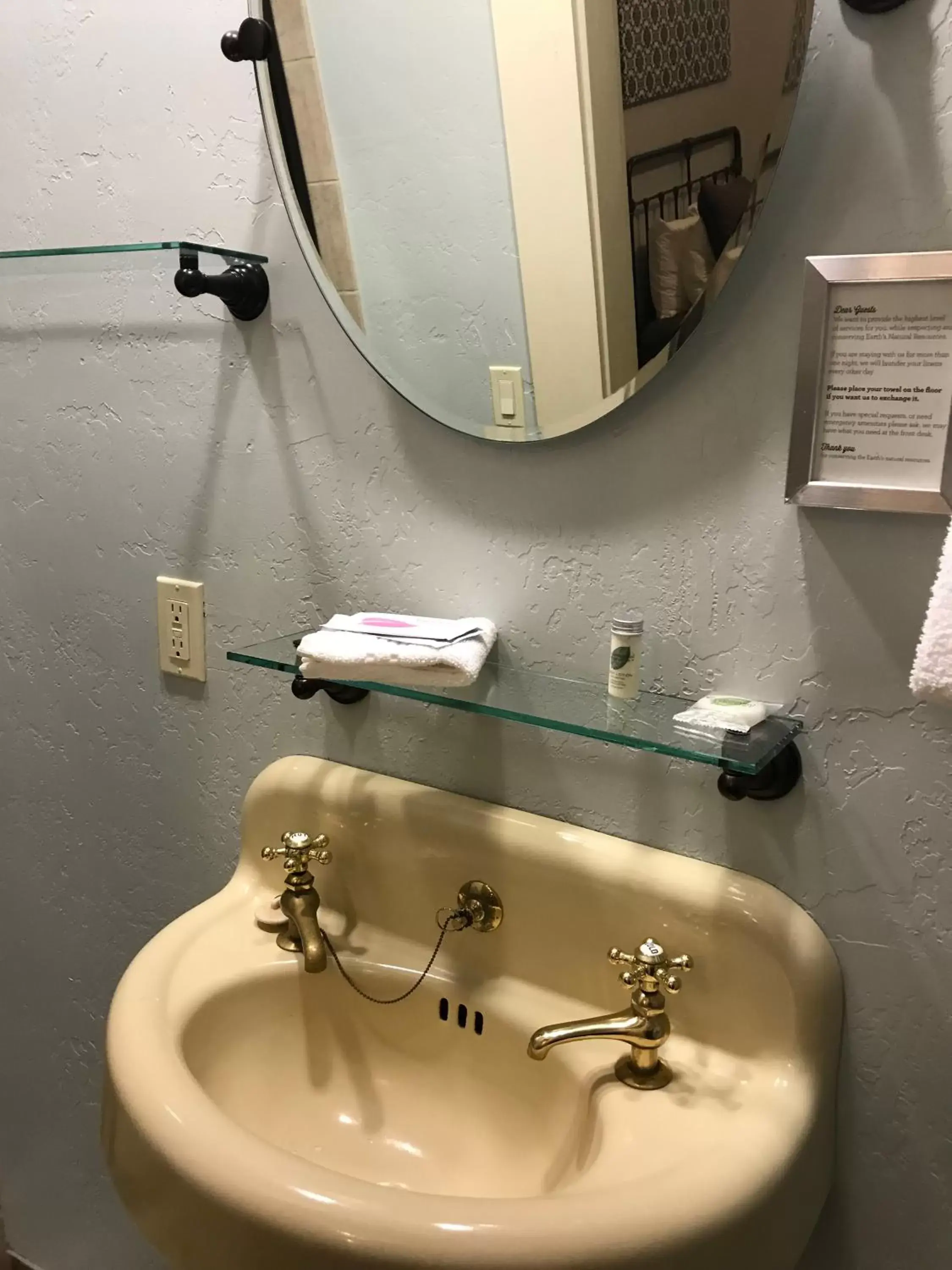 Bathroom in Hotel Sutter