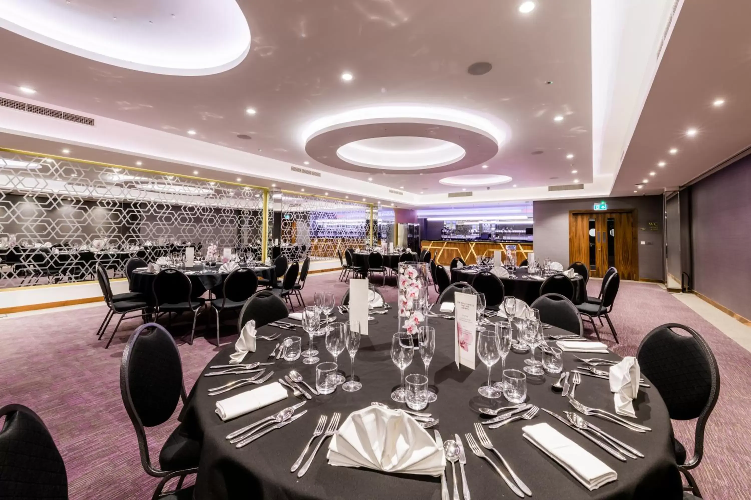 Banquet/Function facilities, Restaurant/Places to Eat in The Place Hotel