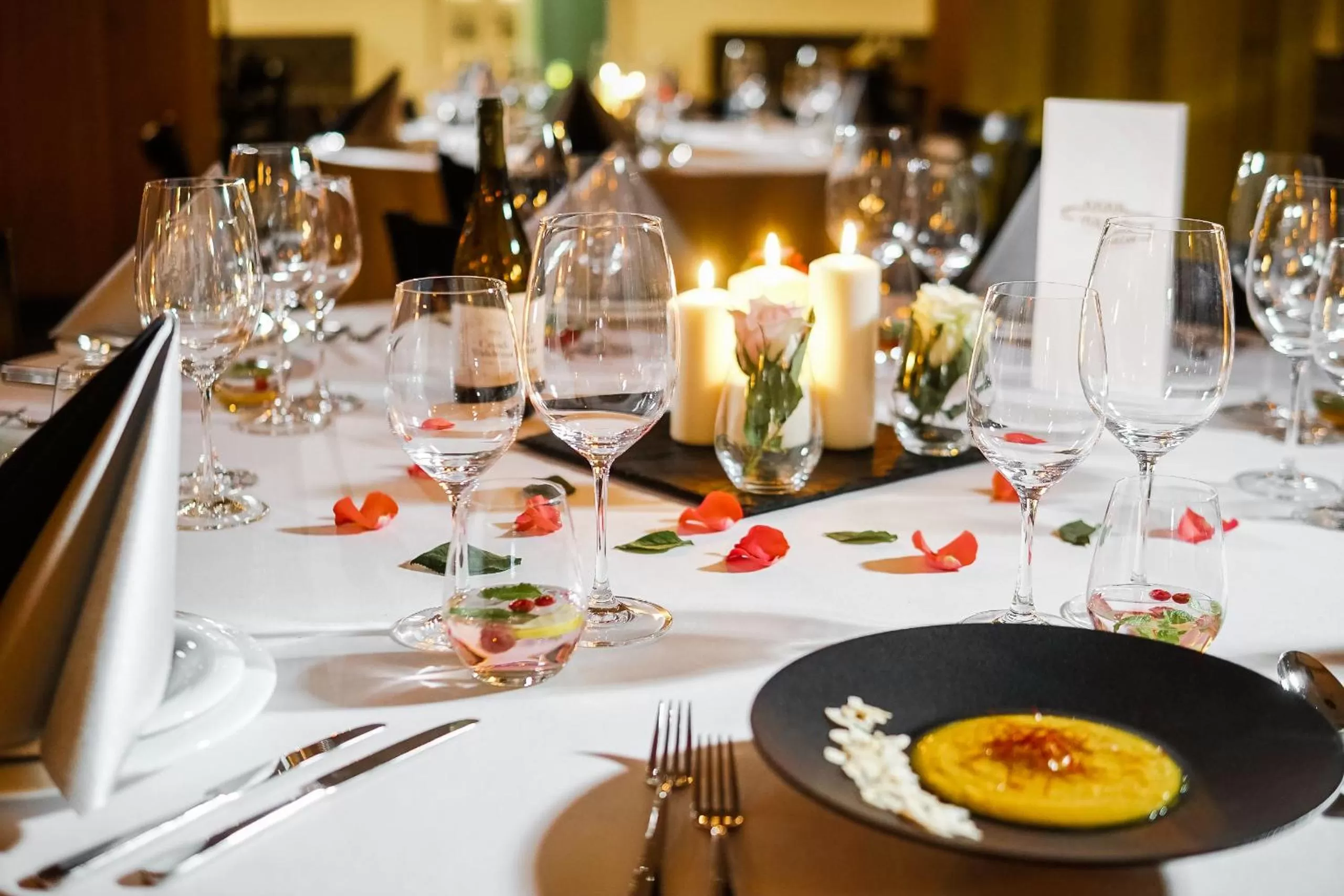 Restaurant/places to eat in Vulcan Hotel