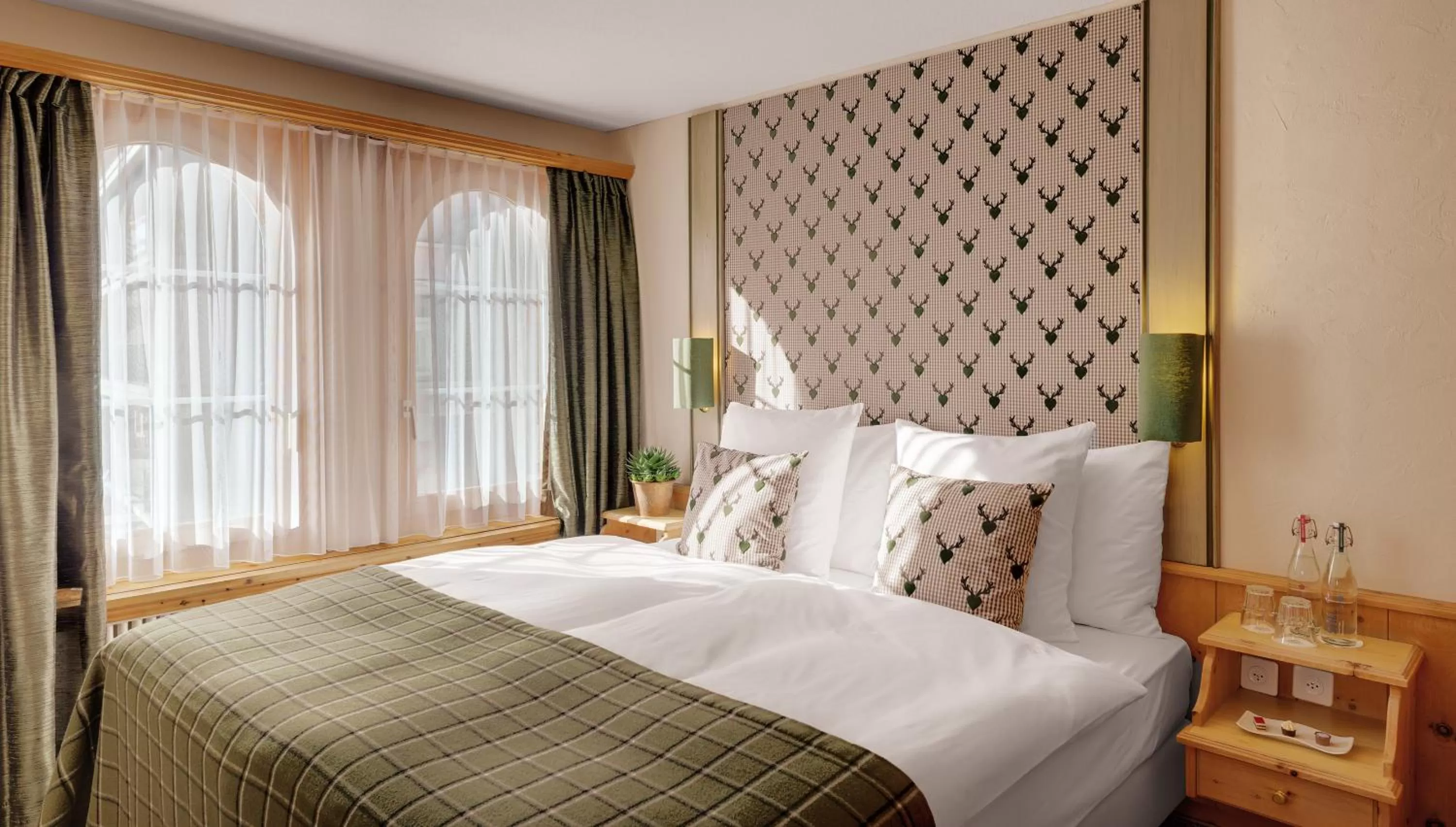 Day, Bed in Morosani Posthotel