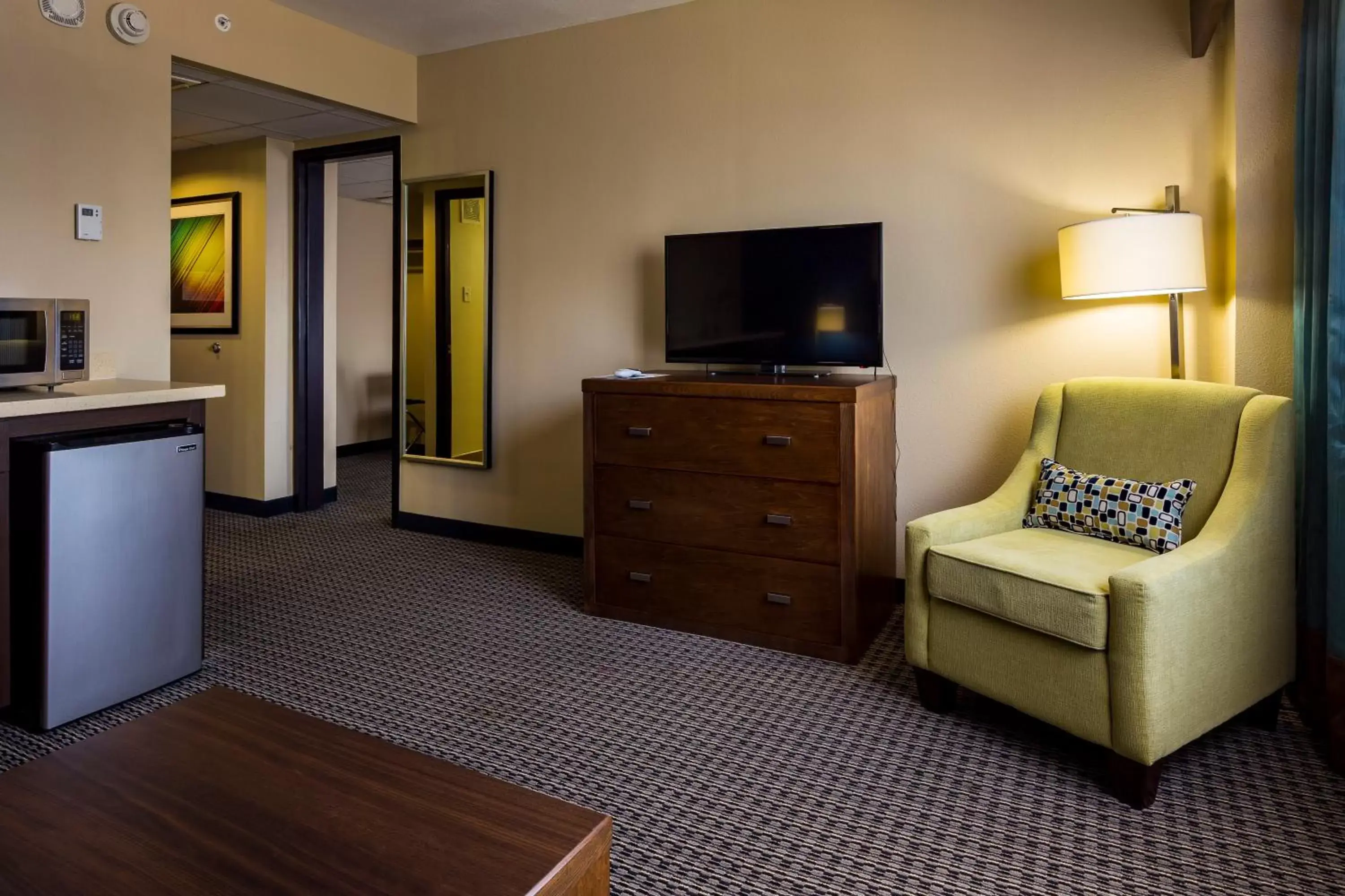Photo of the whole room, TV/Entertainment Center in Holiday Inn Houston Downtown, an IHG Hotel