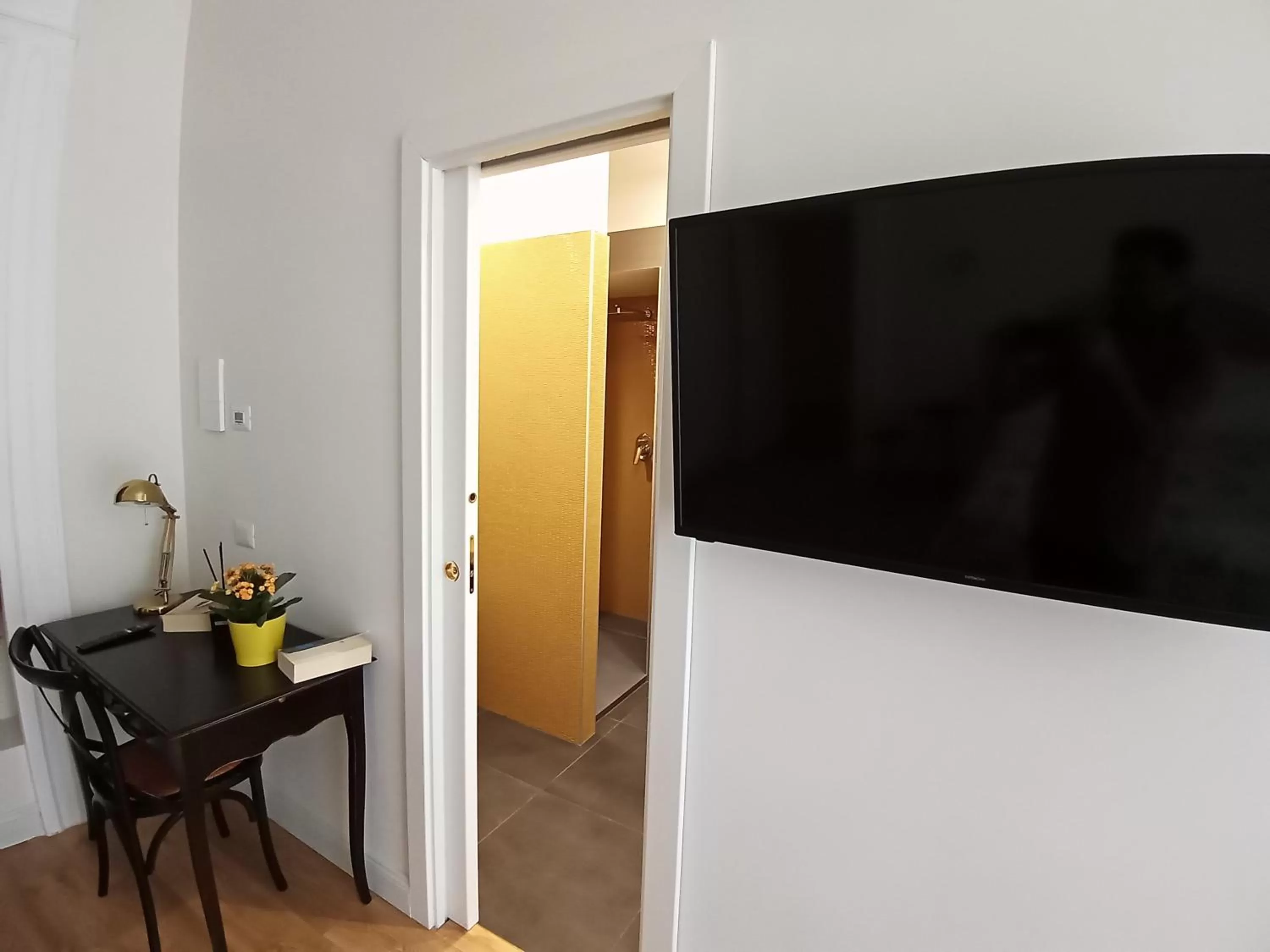 Bathroom, TV/Entertainment Center in Novecento