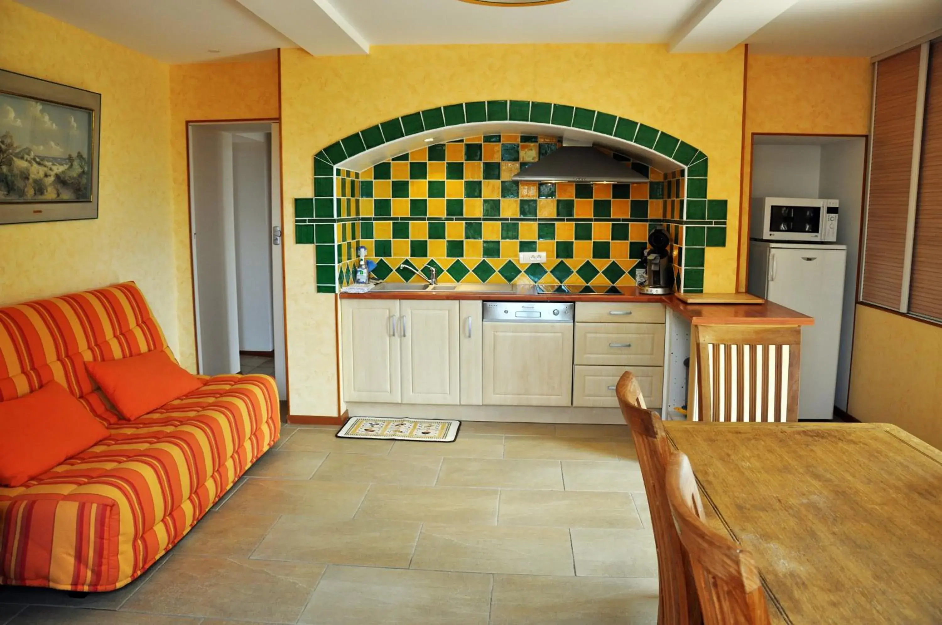 Kitchen/Kitchenette in Logis Hôtel L'Adourable Auberge