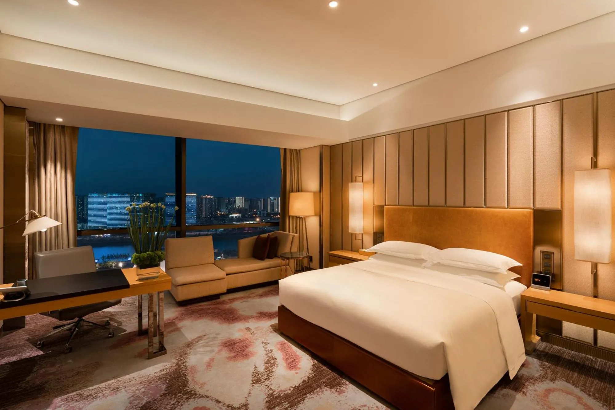 Photo of the whole room, Bed in InterContinental Changsha