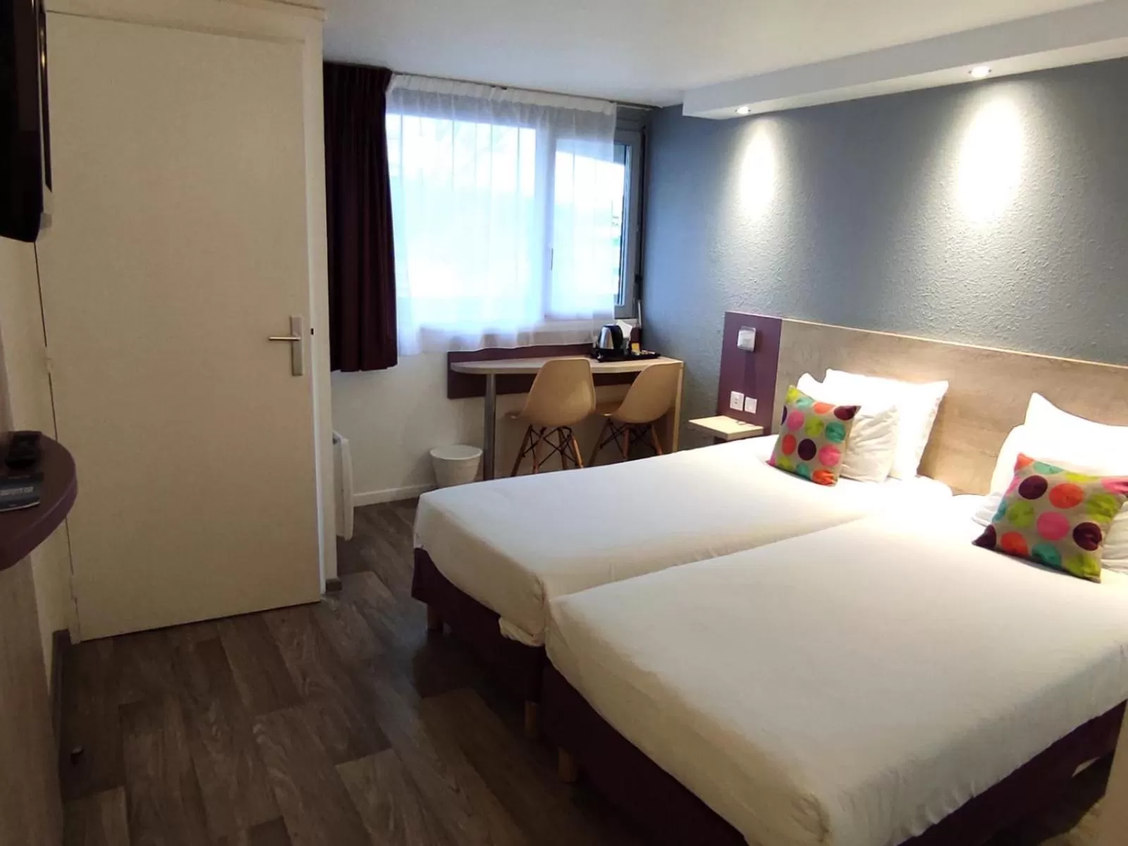 Bath, Bed in Kyriad Meaux Sud Nanteuil Les Meaux