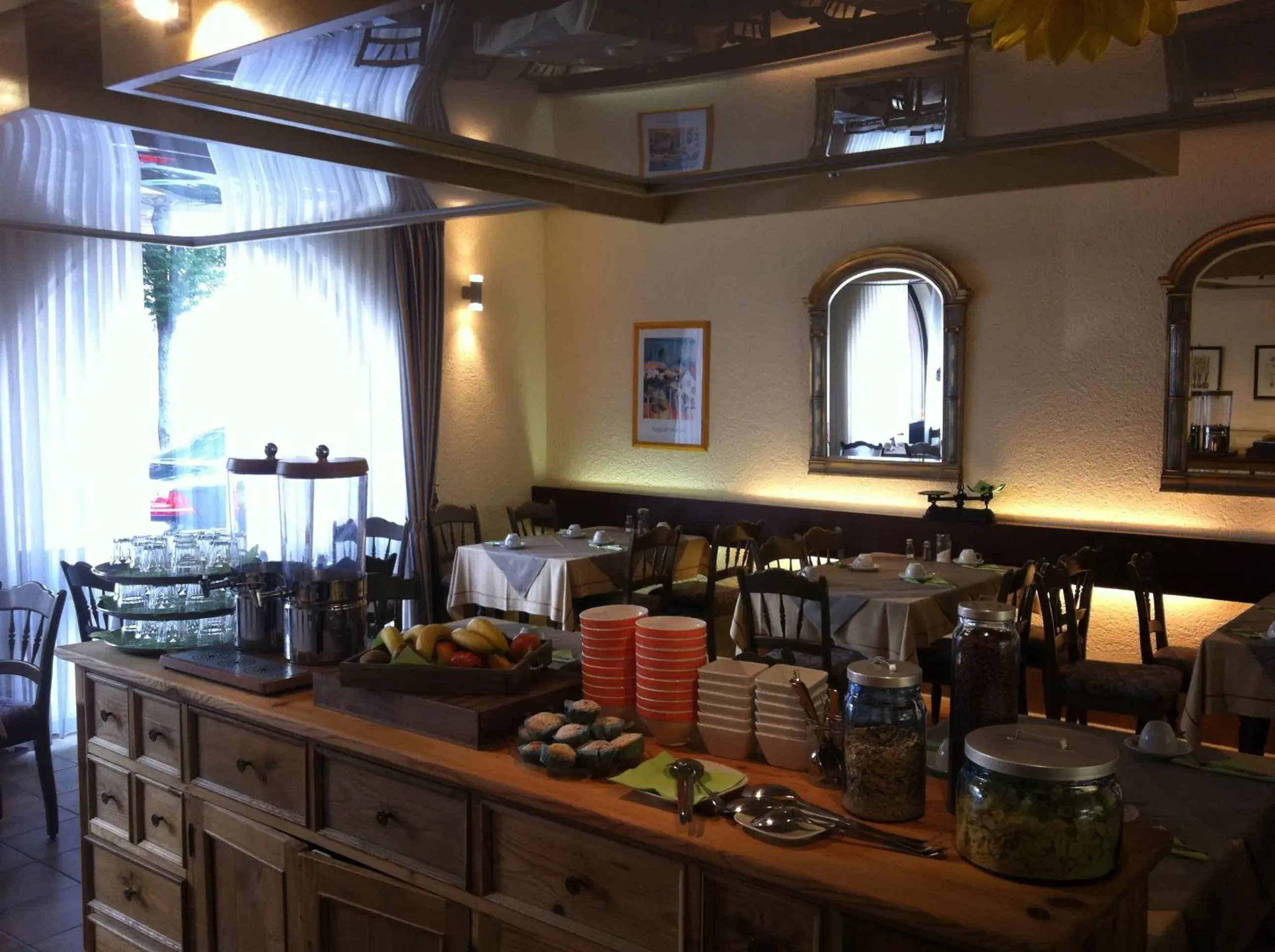 Buffet breakfast, Restaurant/Places to Eat in Tauberhotel Kette