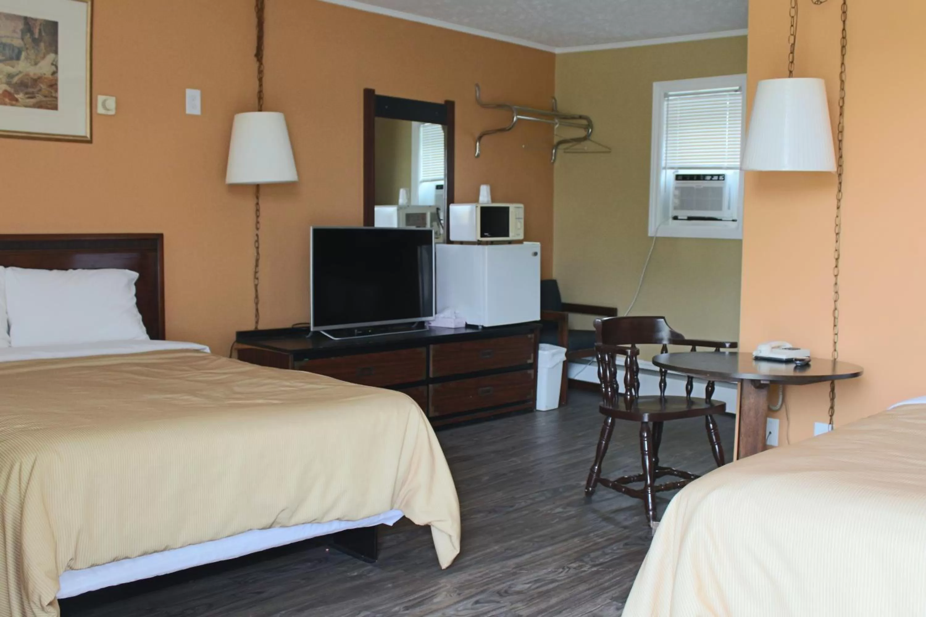 Bed in Travellers Inn