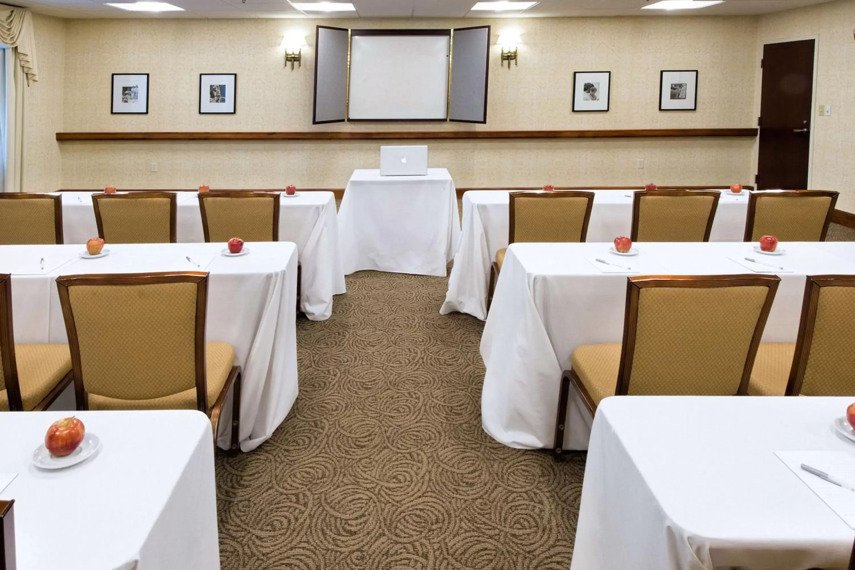 Meeting/conference room in Hampton Inn Boston-Norwood