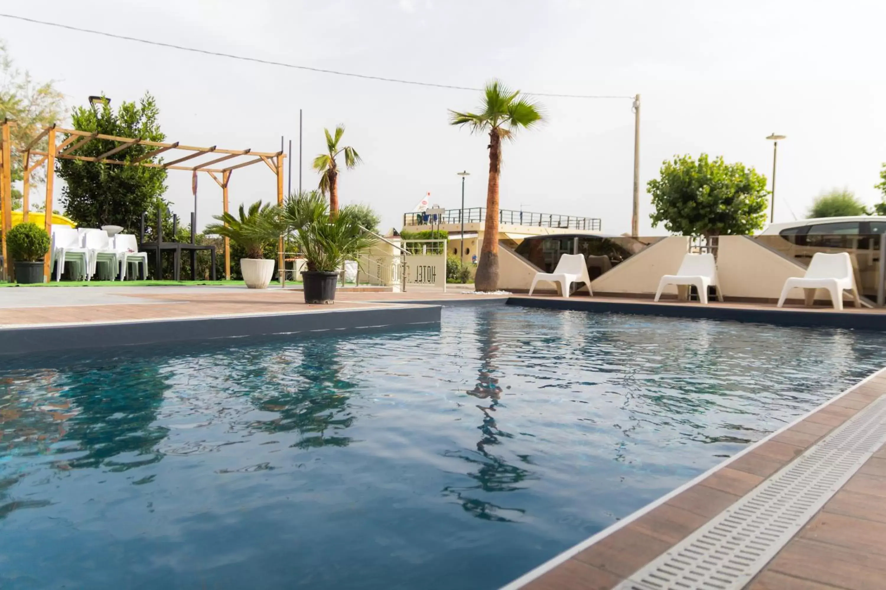 Swimming Pool in Hotel Felicioni