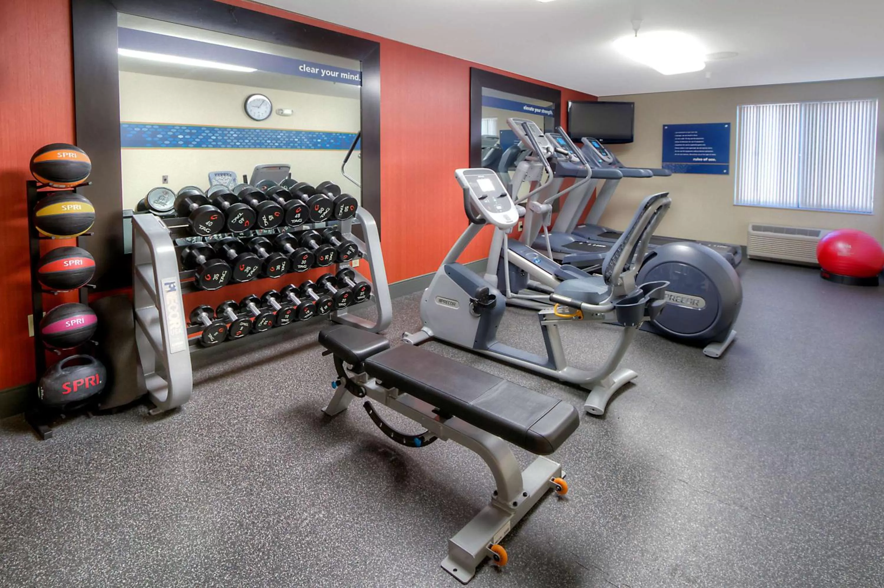 Fitness centre/facilities in Hampton Inn Fremont
