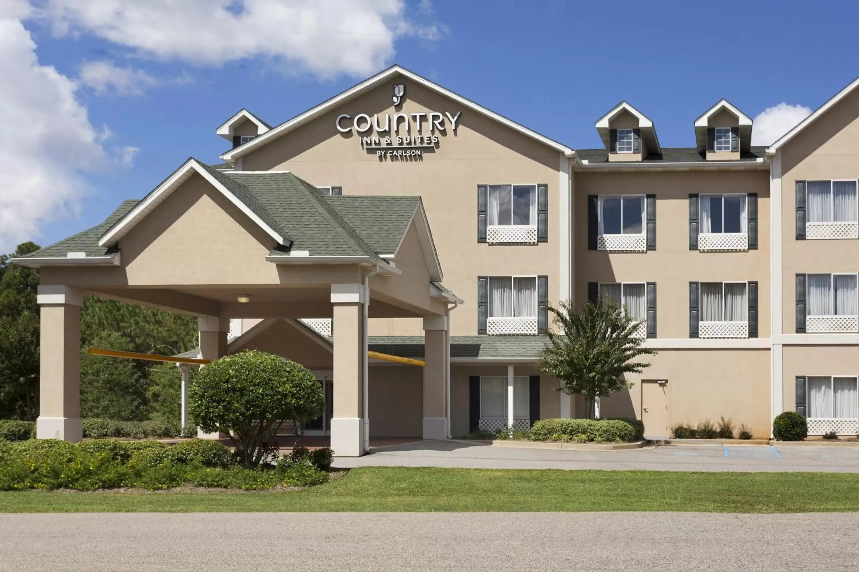 Facade/entrance, Property Building in Country Inn & Suites by Radisson, Saraland, AL