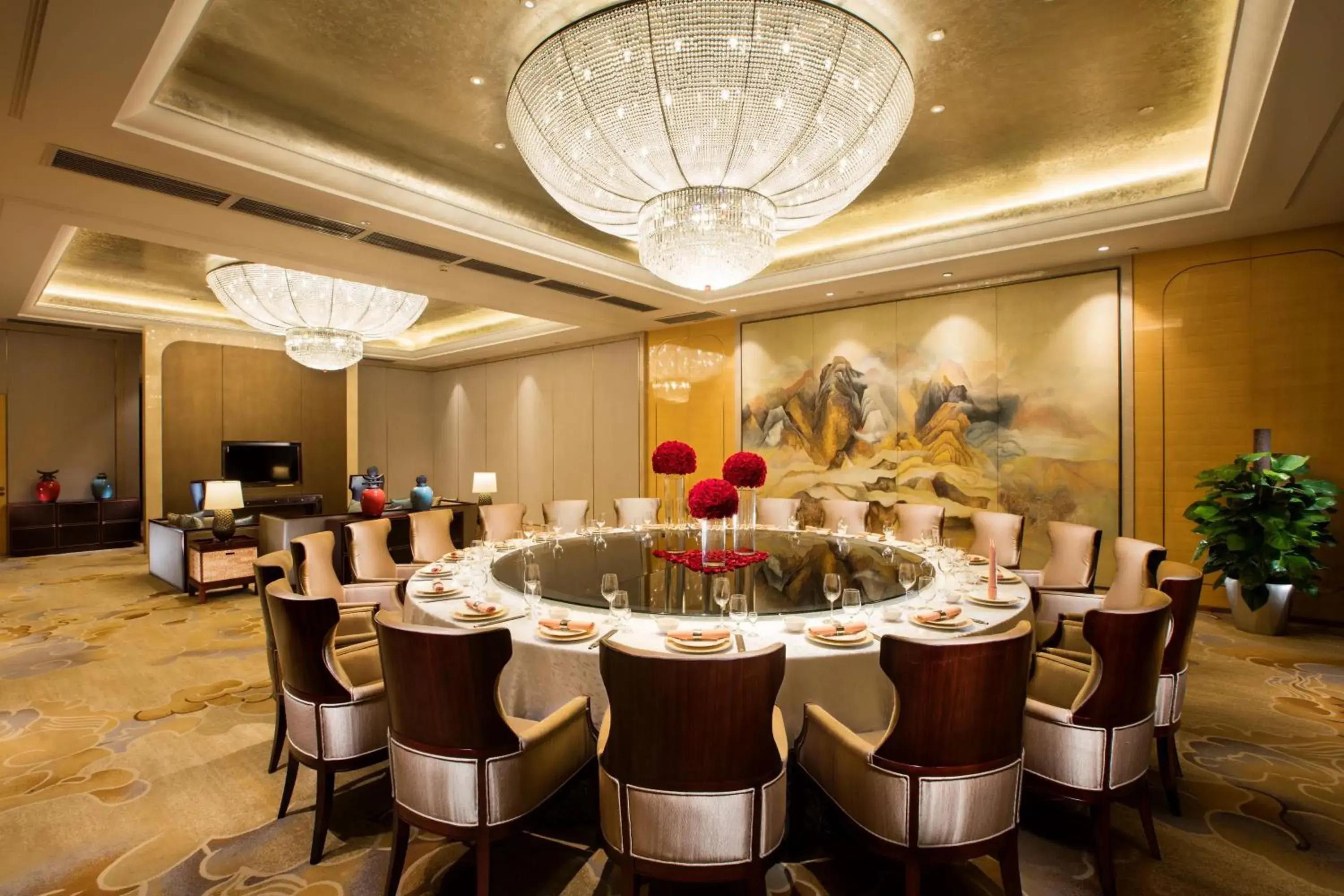Restaurant/places to eat, Banquet Facilities in Hilton Wuhan Riverside