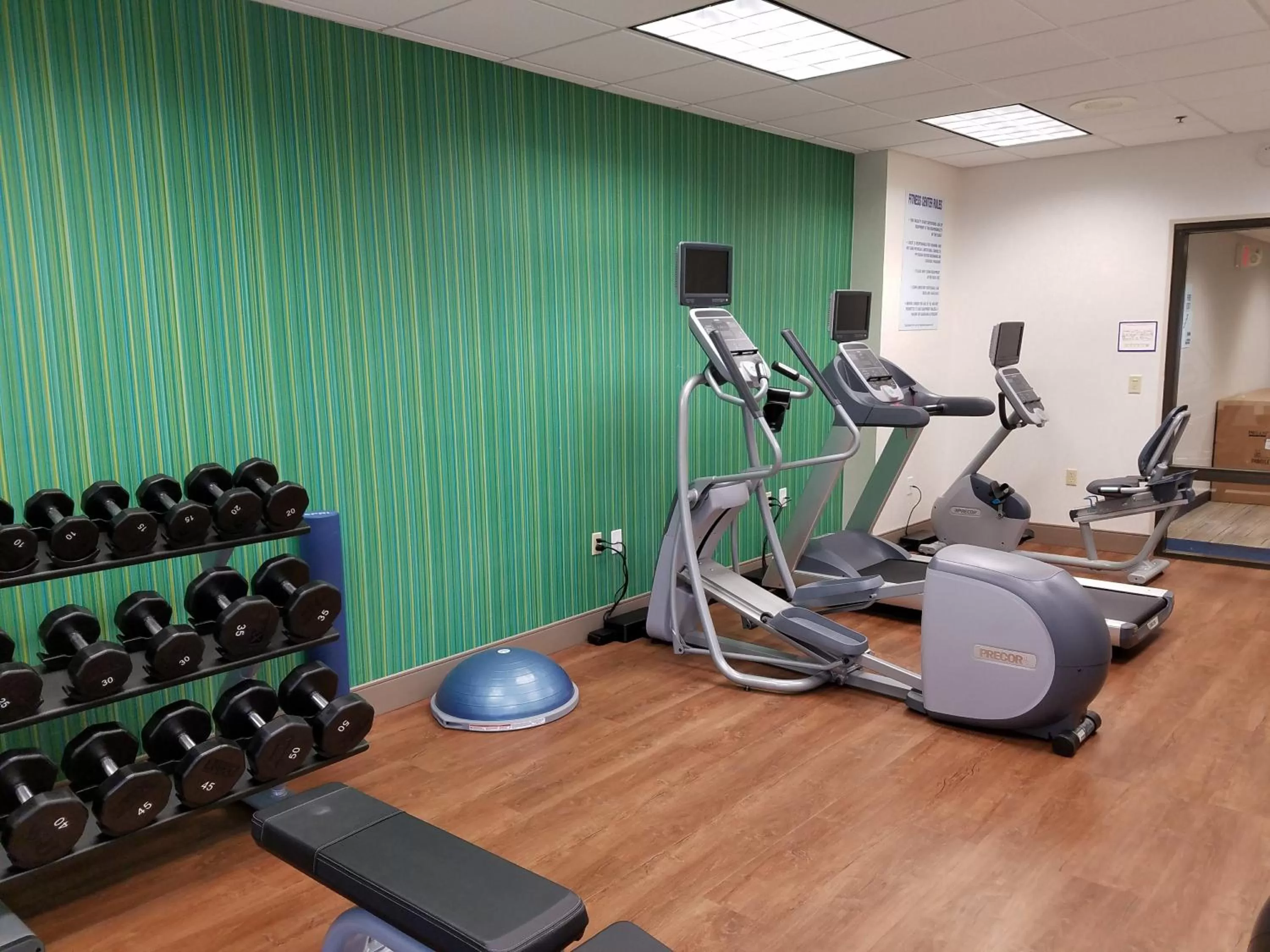 Fitness centre/facilities in Holiday Inn Express Hotel & Suites Jacksonville-South by IHG