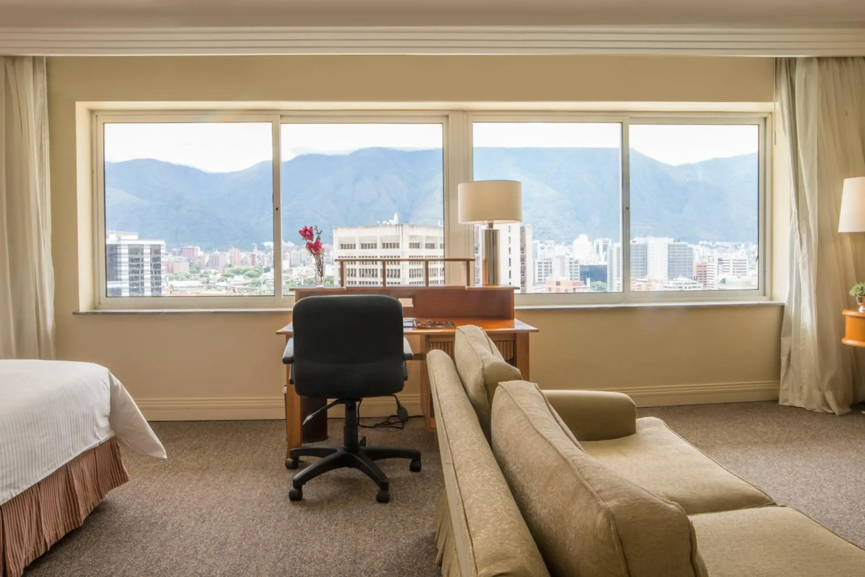 Living room, Seating Area in Hotel Tamanaco Caracas